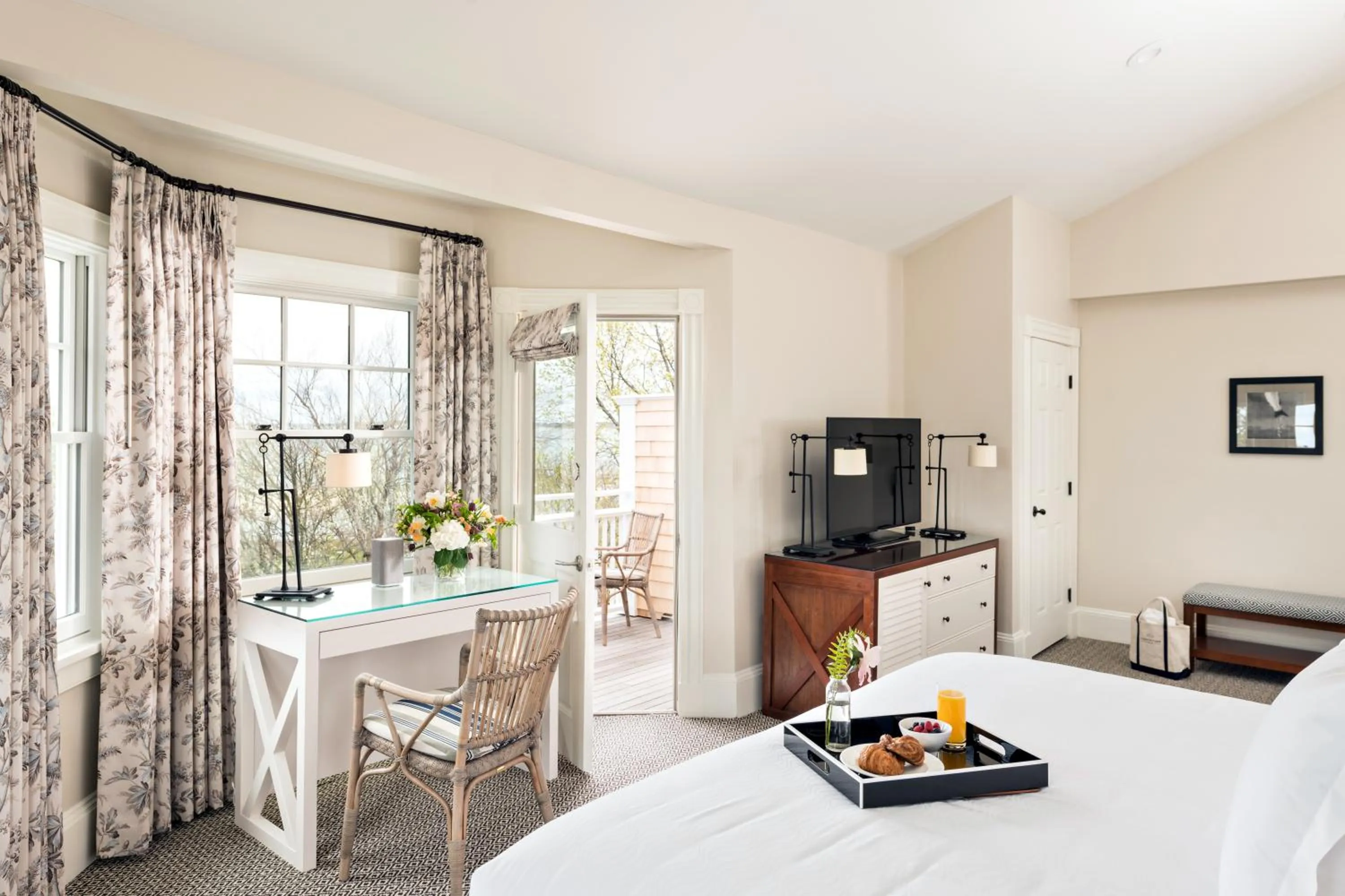 Bedroom, Bed in Harbor View Hotel