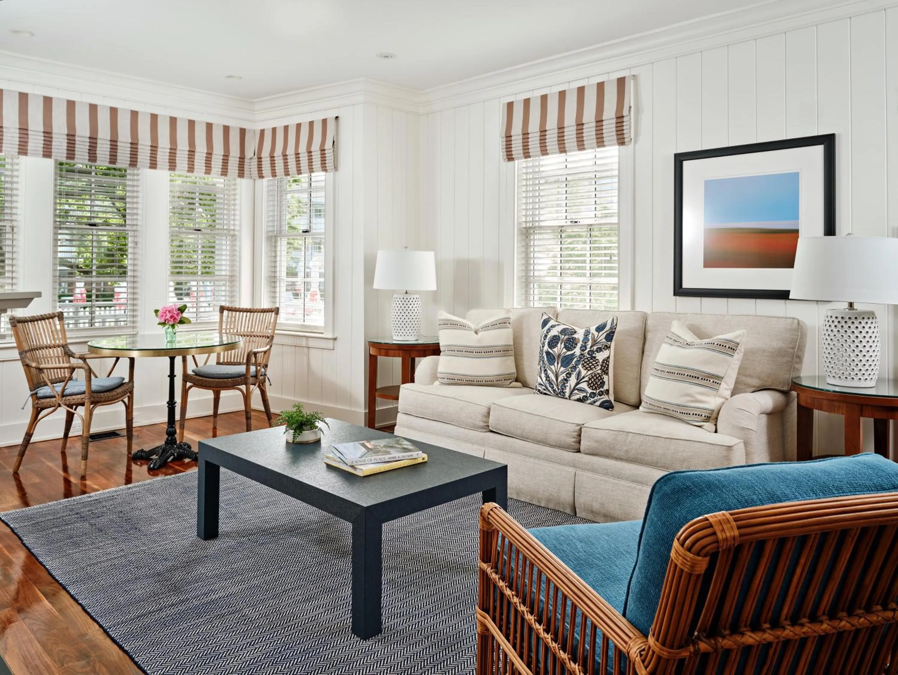 Living room in Harbor View Hotel