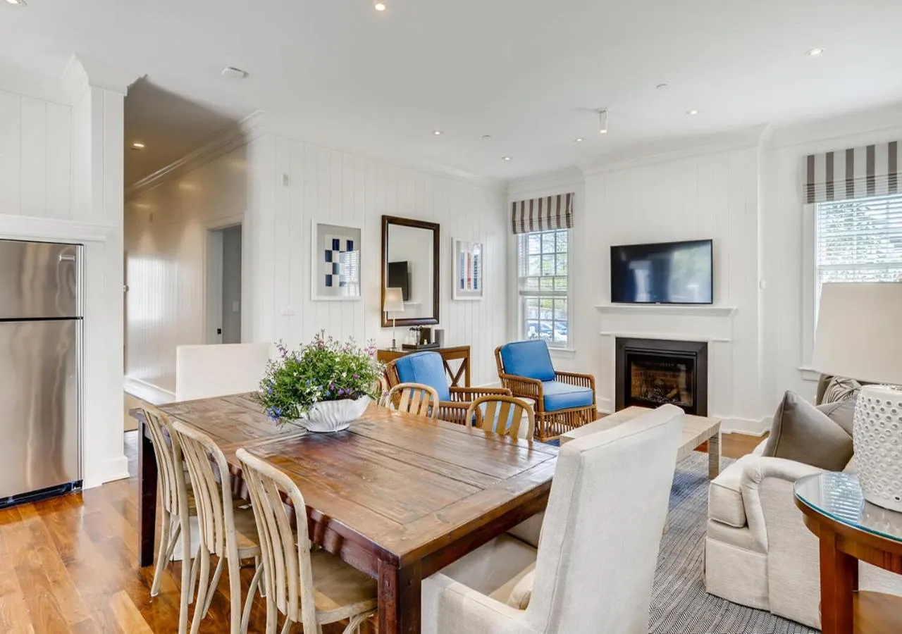 Living room in Harbor View Hotel