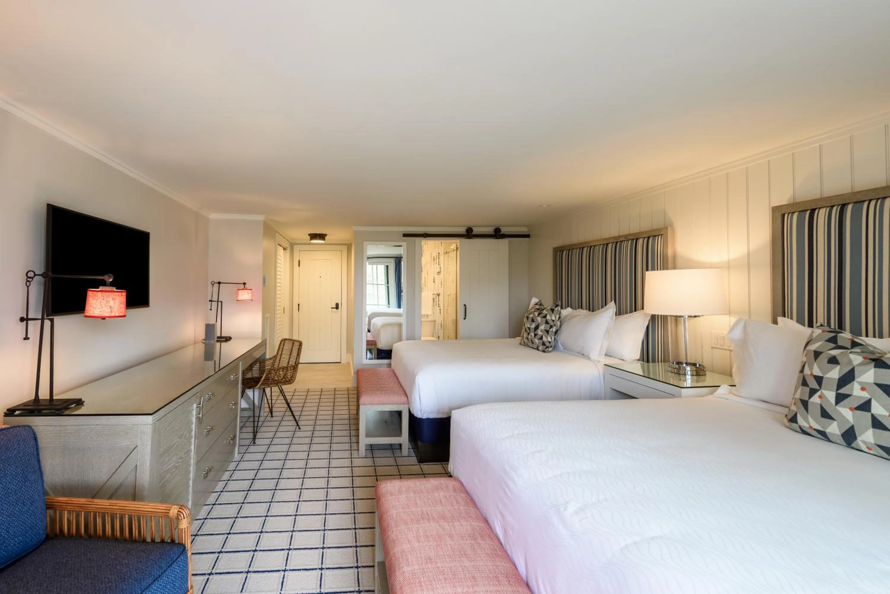 Photo of the whole room, Bed in Harbor View Hotel