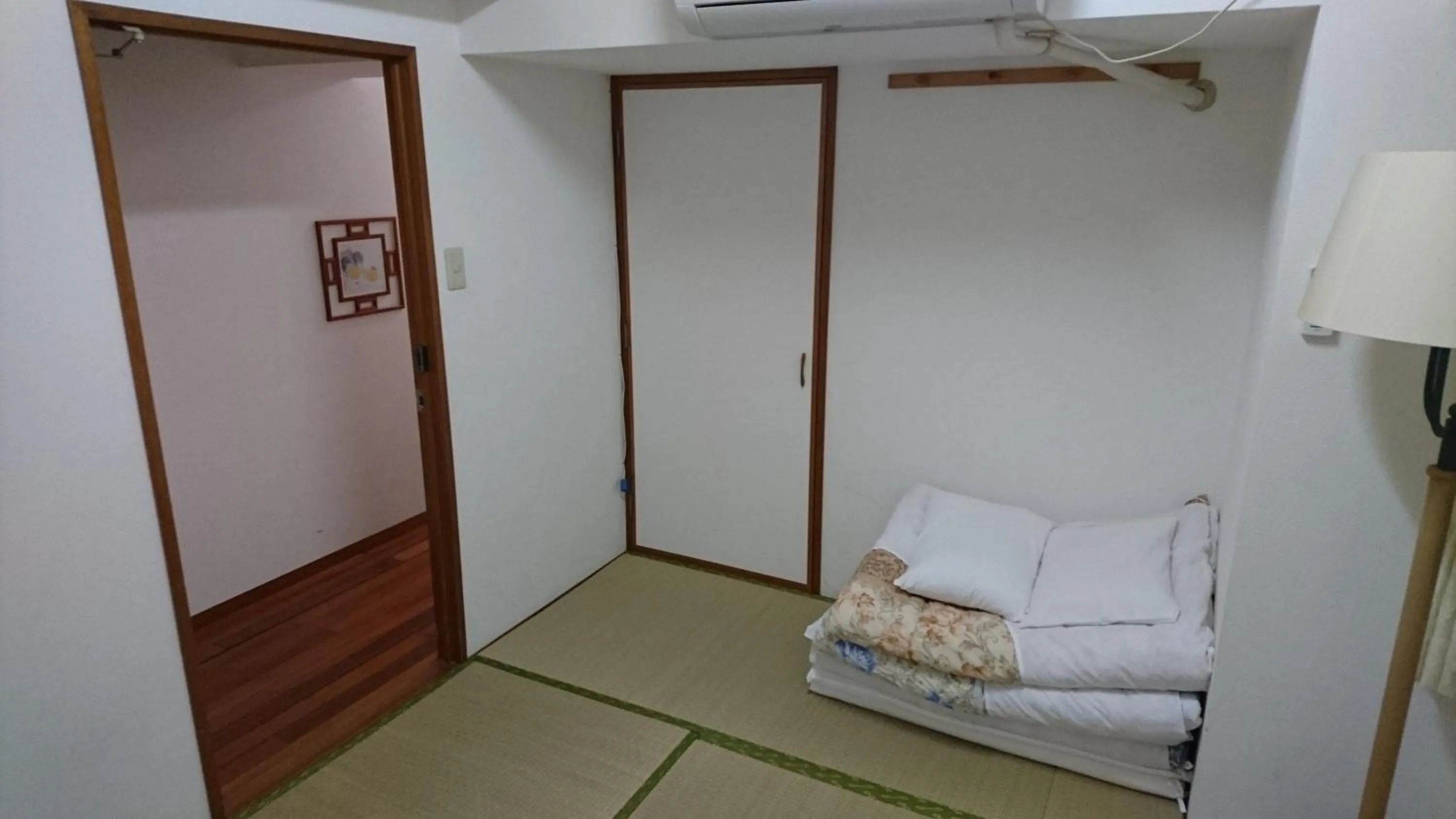 Bed in Kokusai Towns Inn