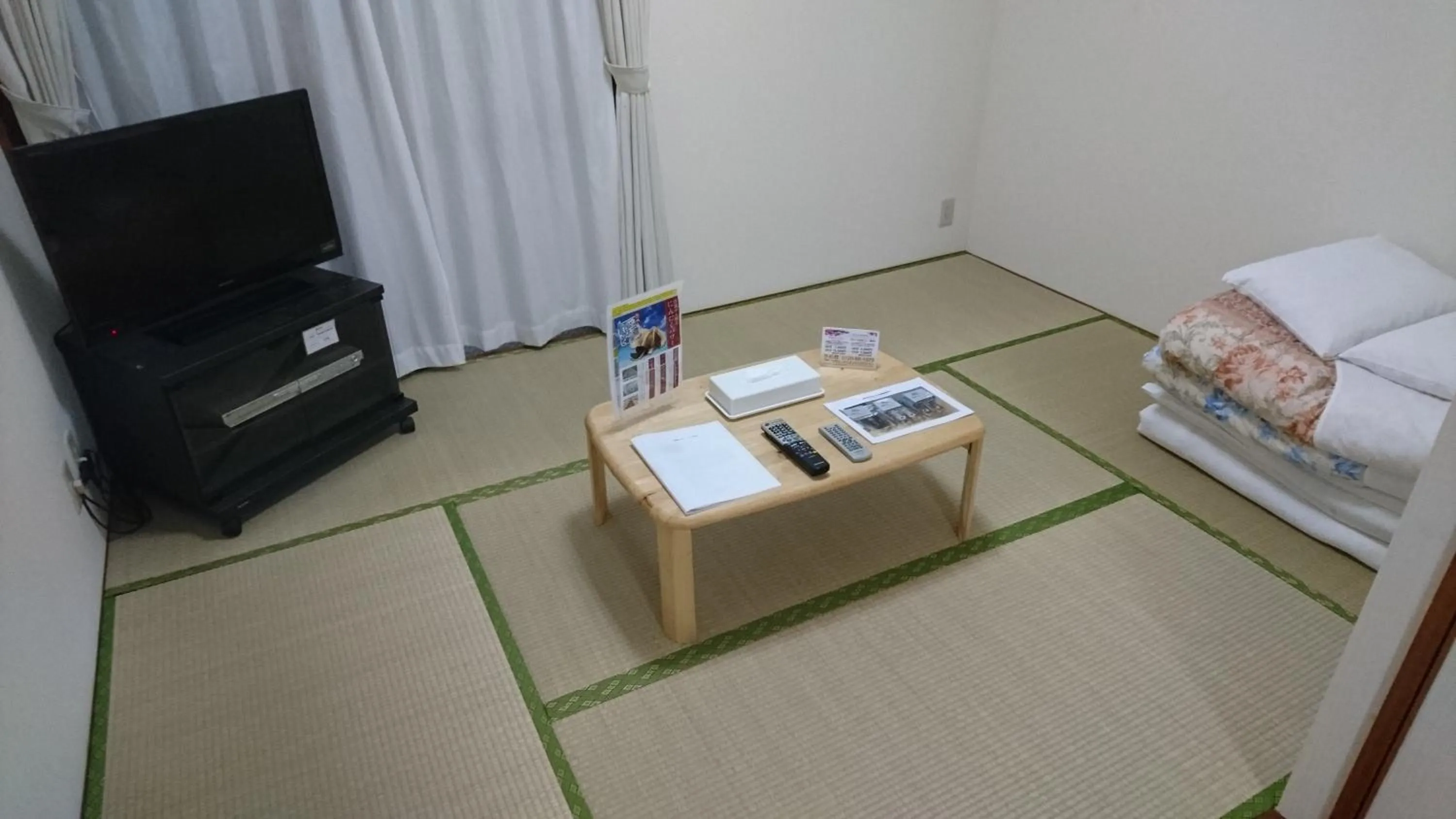 Bed in Kokusai Towns Inn