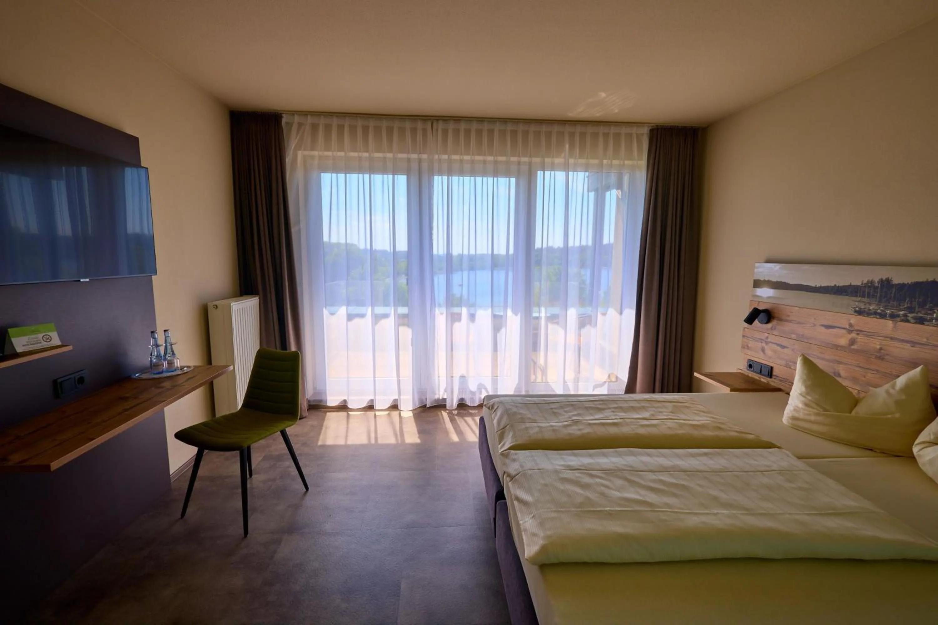 Photo of the whole room, Bed in Hochwälder Wohlfühlhotel