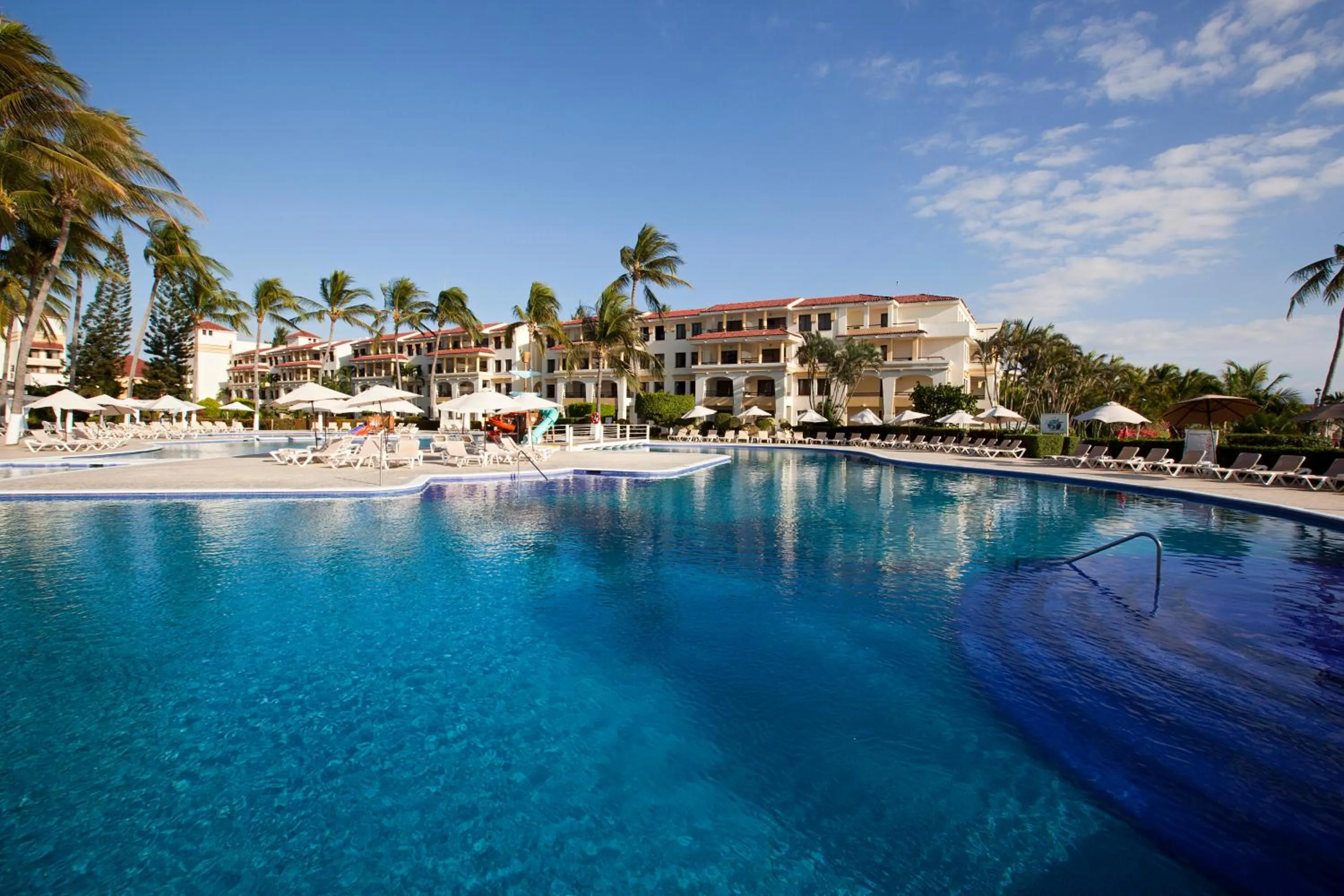 Swimming pool in Samba Vallarta All Inclusive