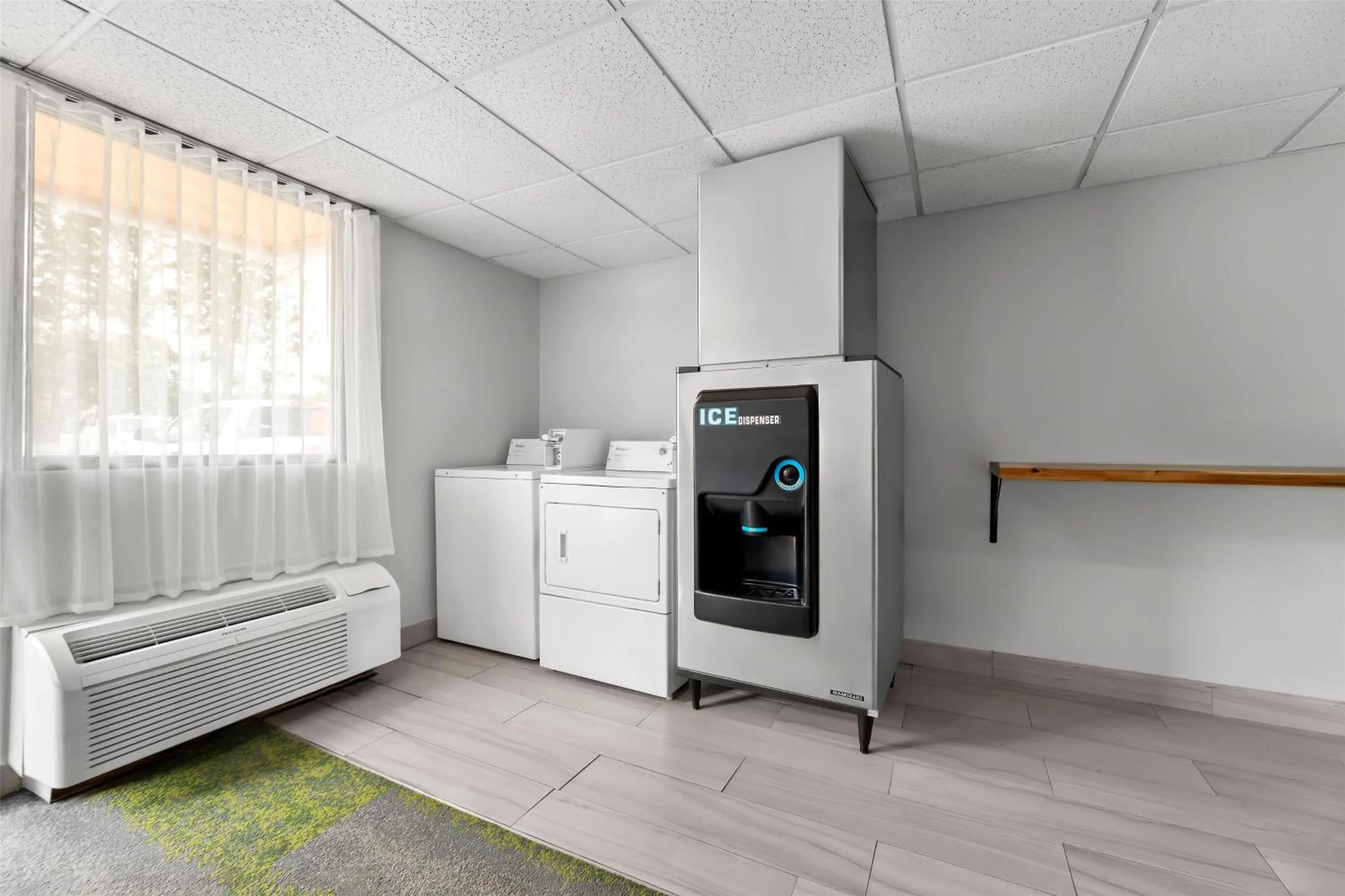 laundry in Spark By Hilton Biloxi Ocean Springs