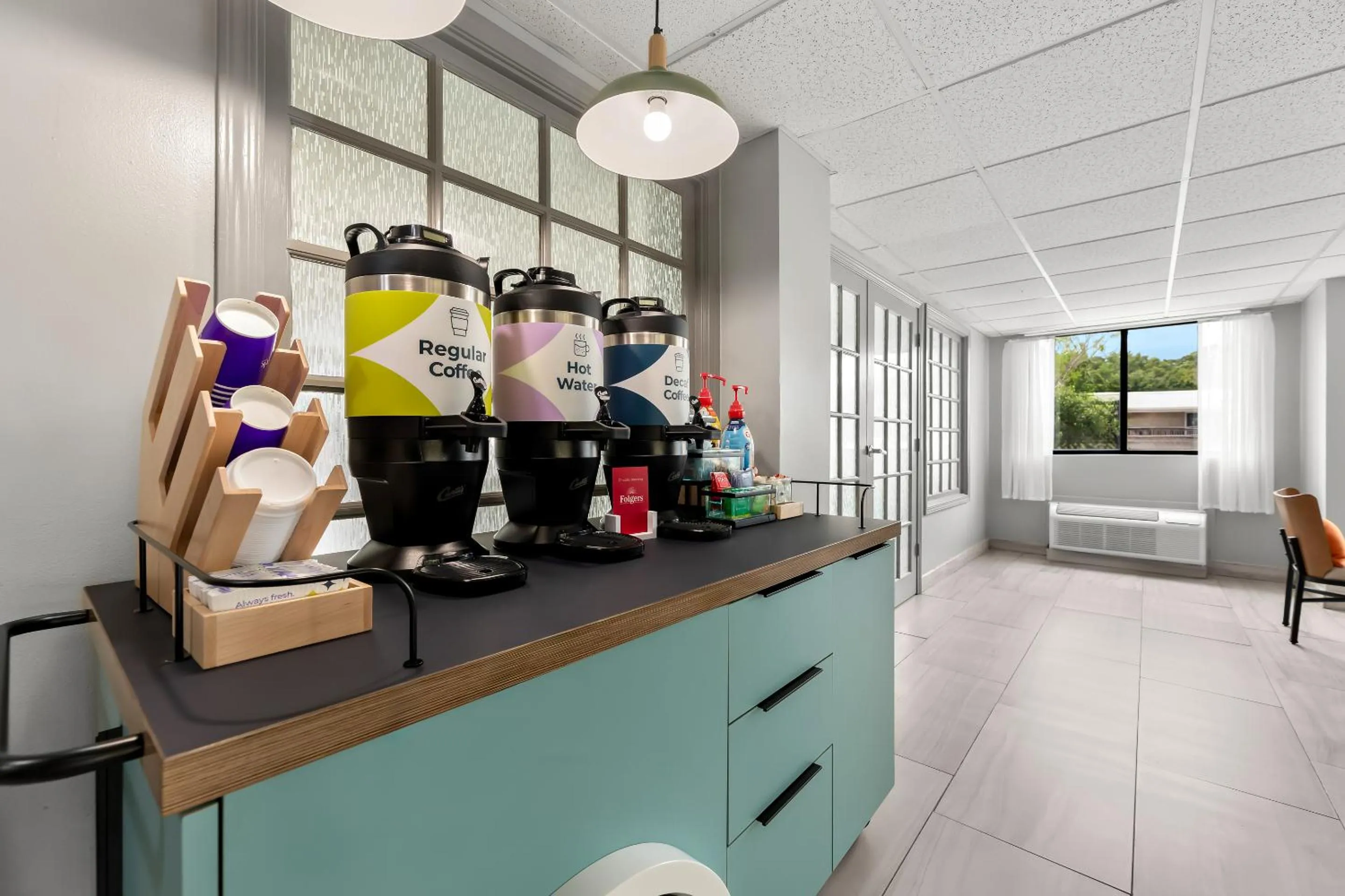 Coffee/tea facilities in Spark By Hilton Biloxi Ocean Springs