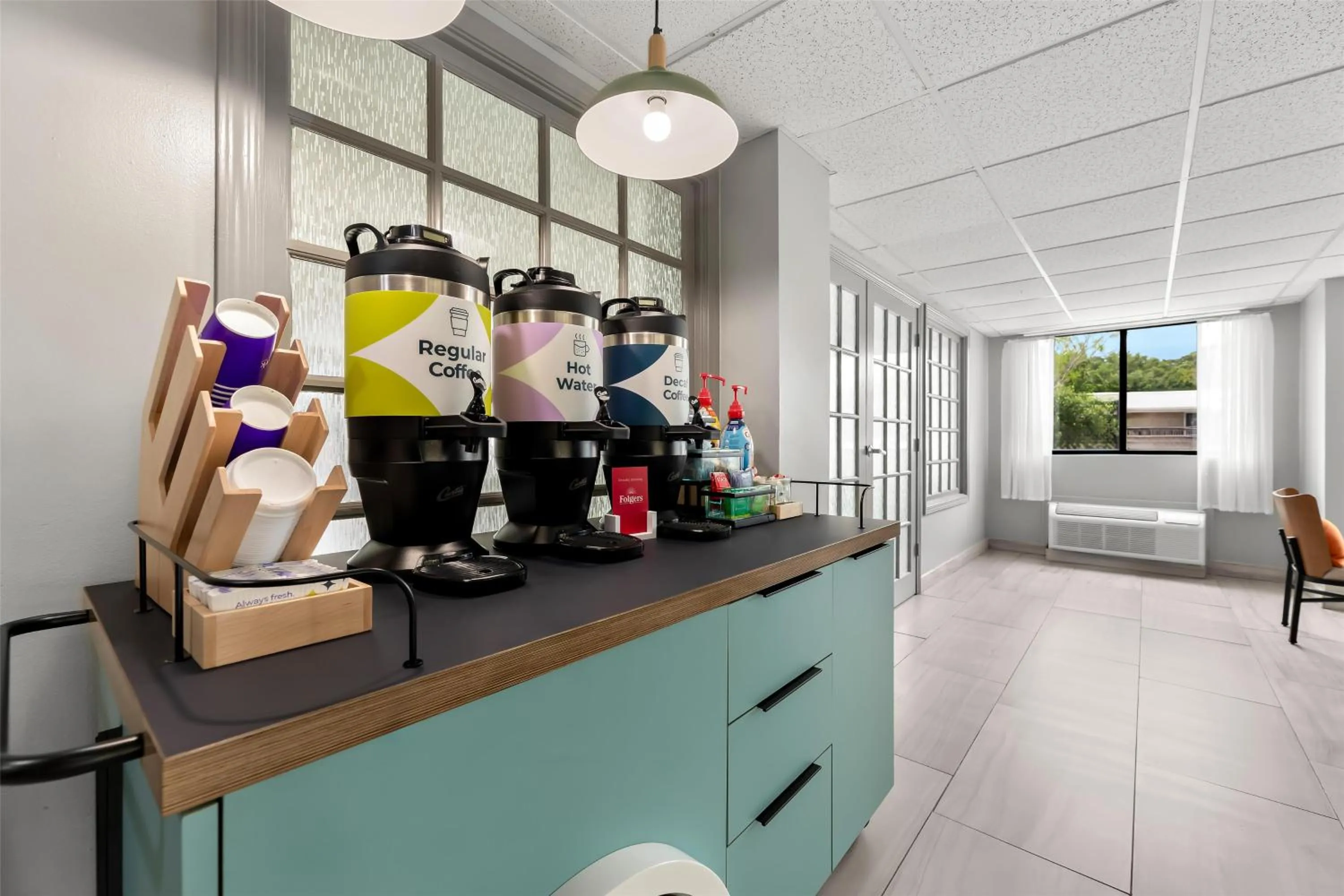 Dining area in Spark By Hilton Biloxi Ocean Springs