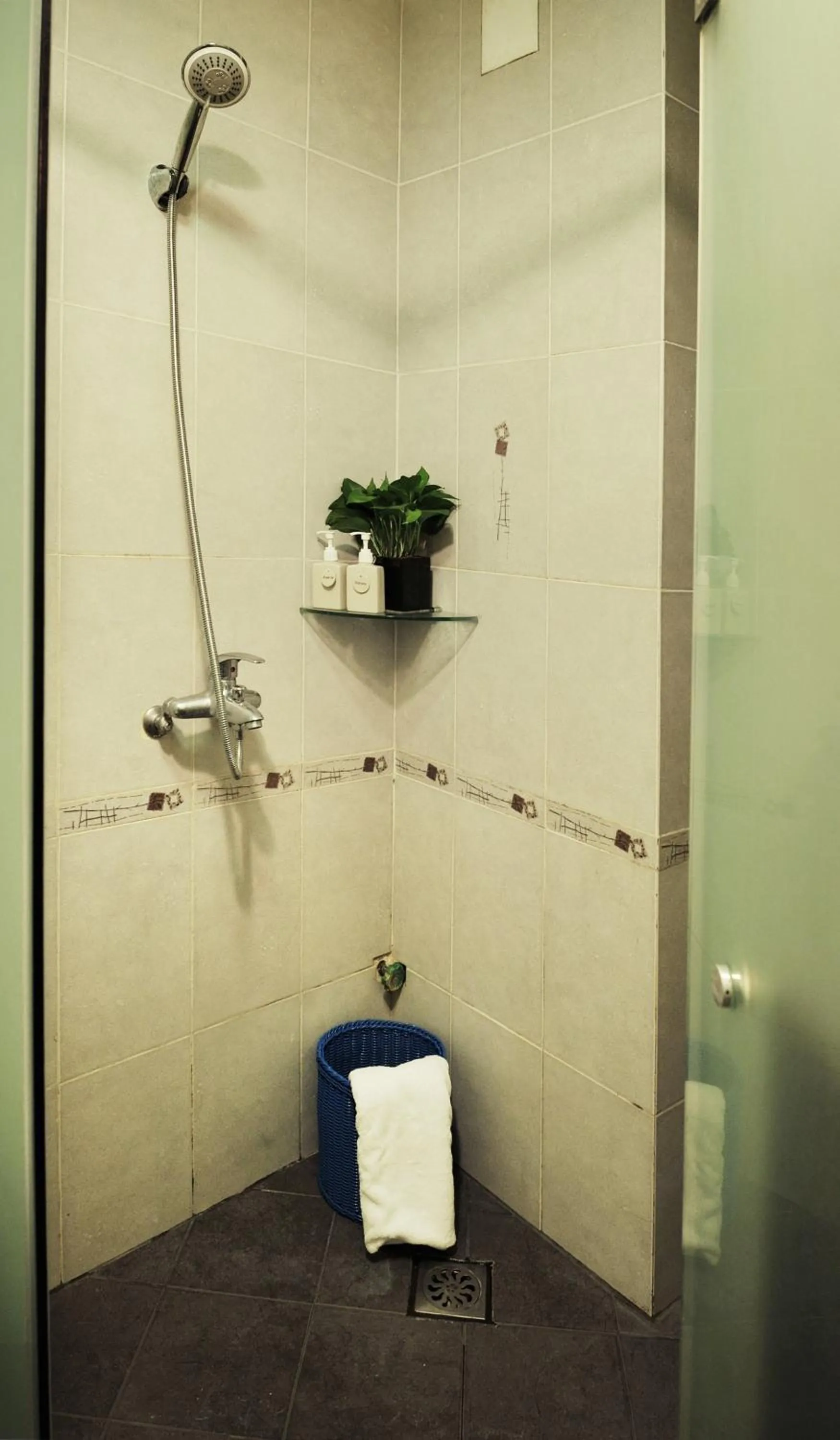 Shower in Chez Tram Homestay