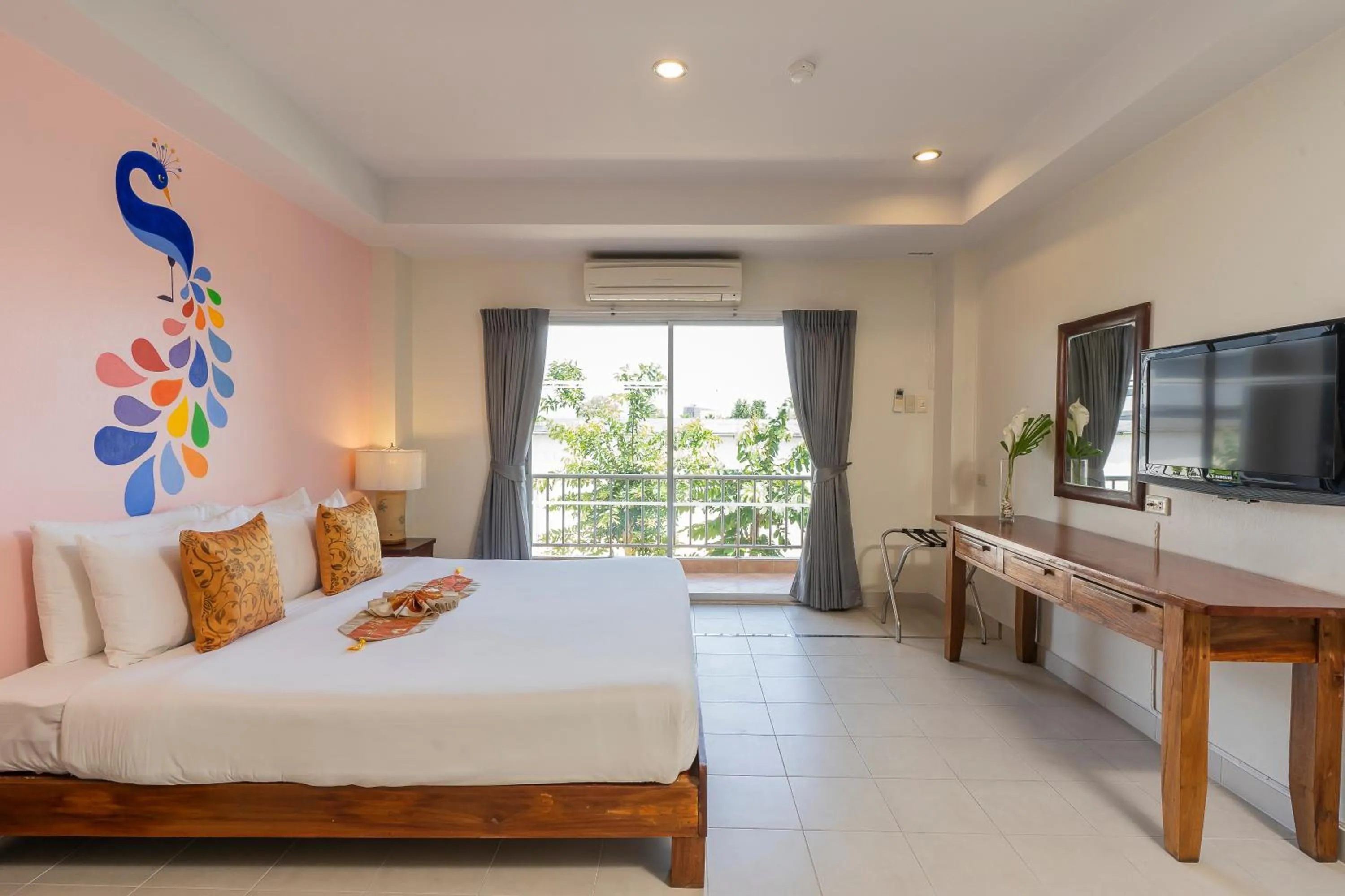 Photo of the whole room, Bed in Bella Villa Pattaya 3rd Road