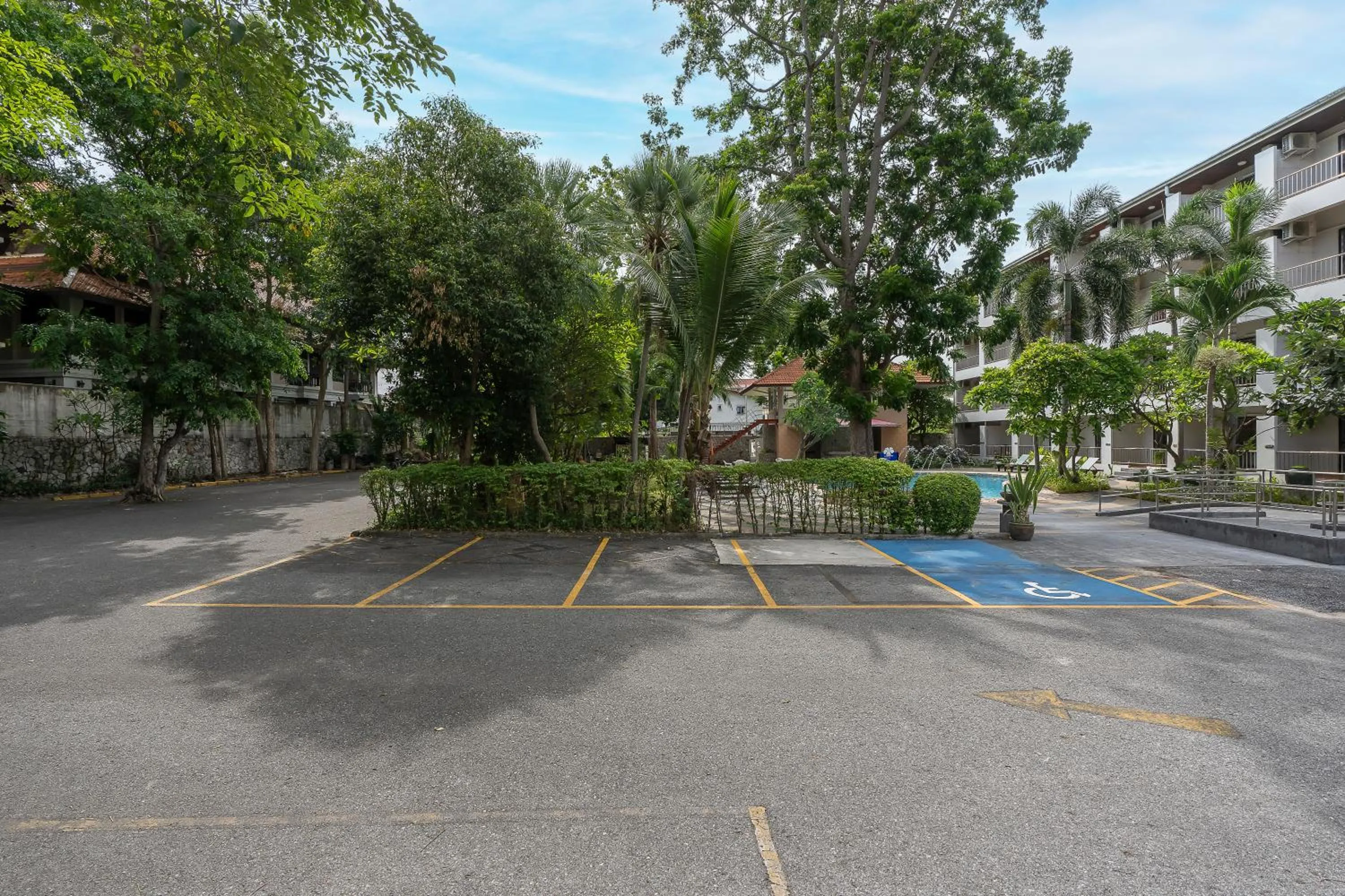 Parking in Bella Villa Pattaya 3rd Road