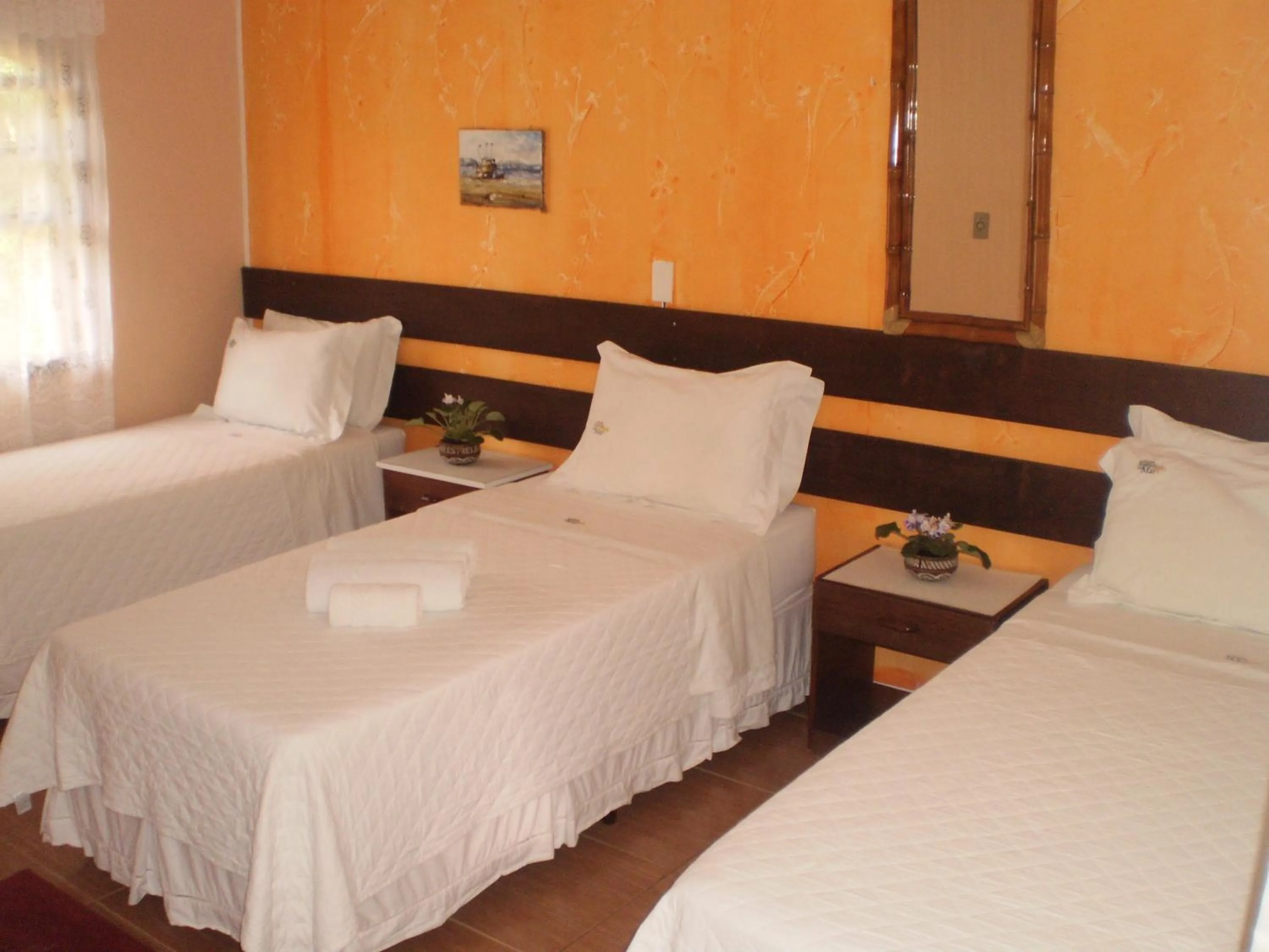 Basic Triple Room in Pousada Estrela do Mar