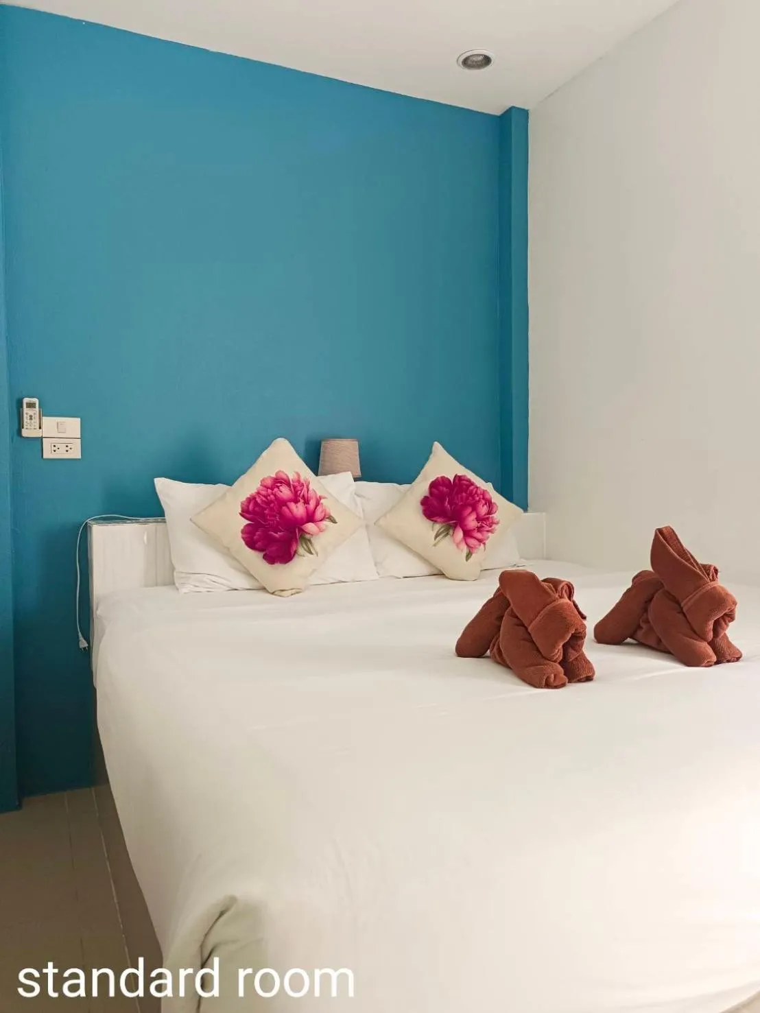 Photo of the whole room, Bed in Phannarai House