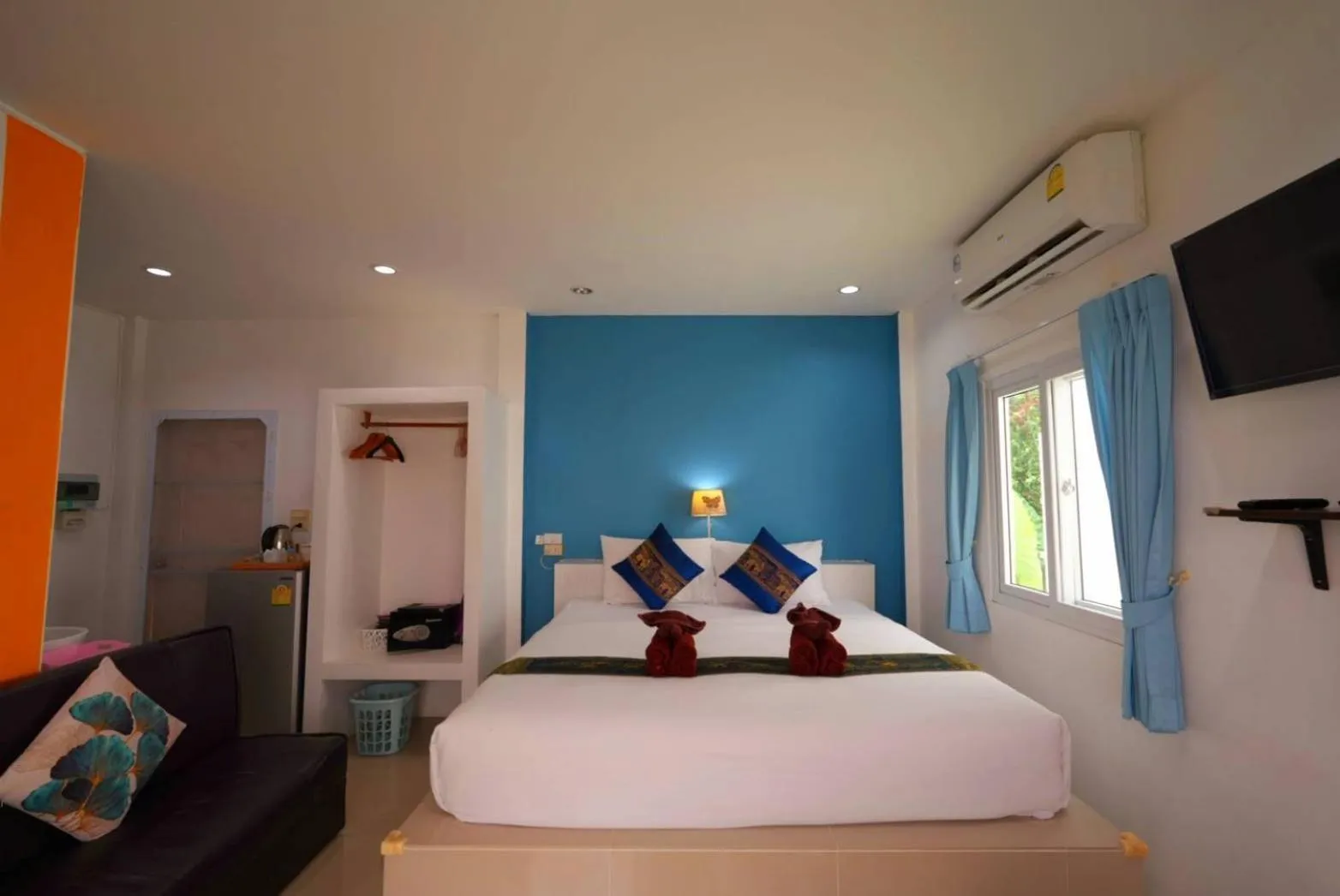 Photo of the whole room, Bed in Phannarai House