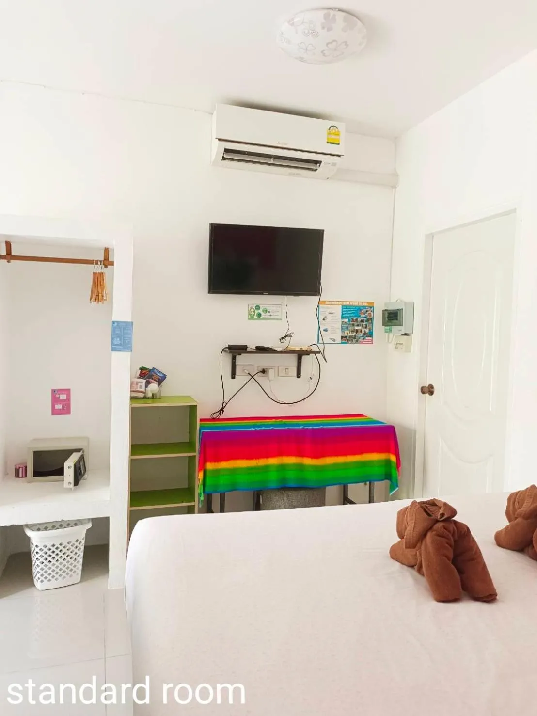 Photo of the whole room, Bed in Phannarai House