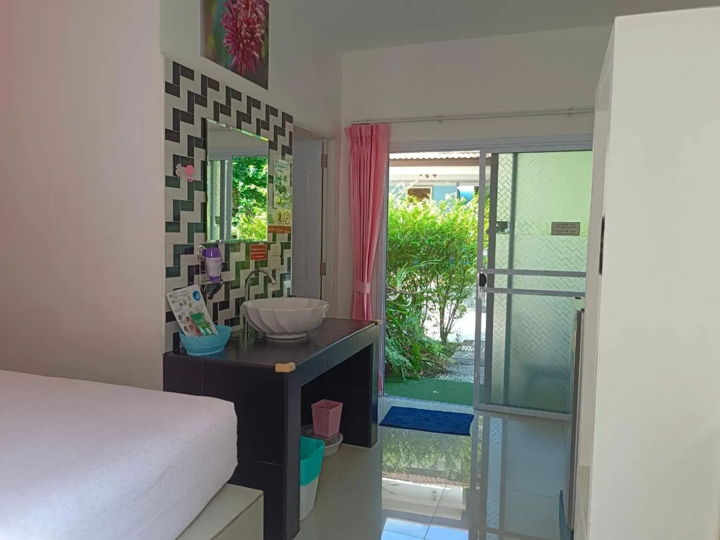 Photo of the whole room, Bed in Phannarai House