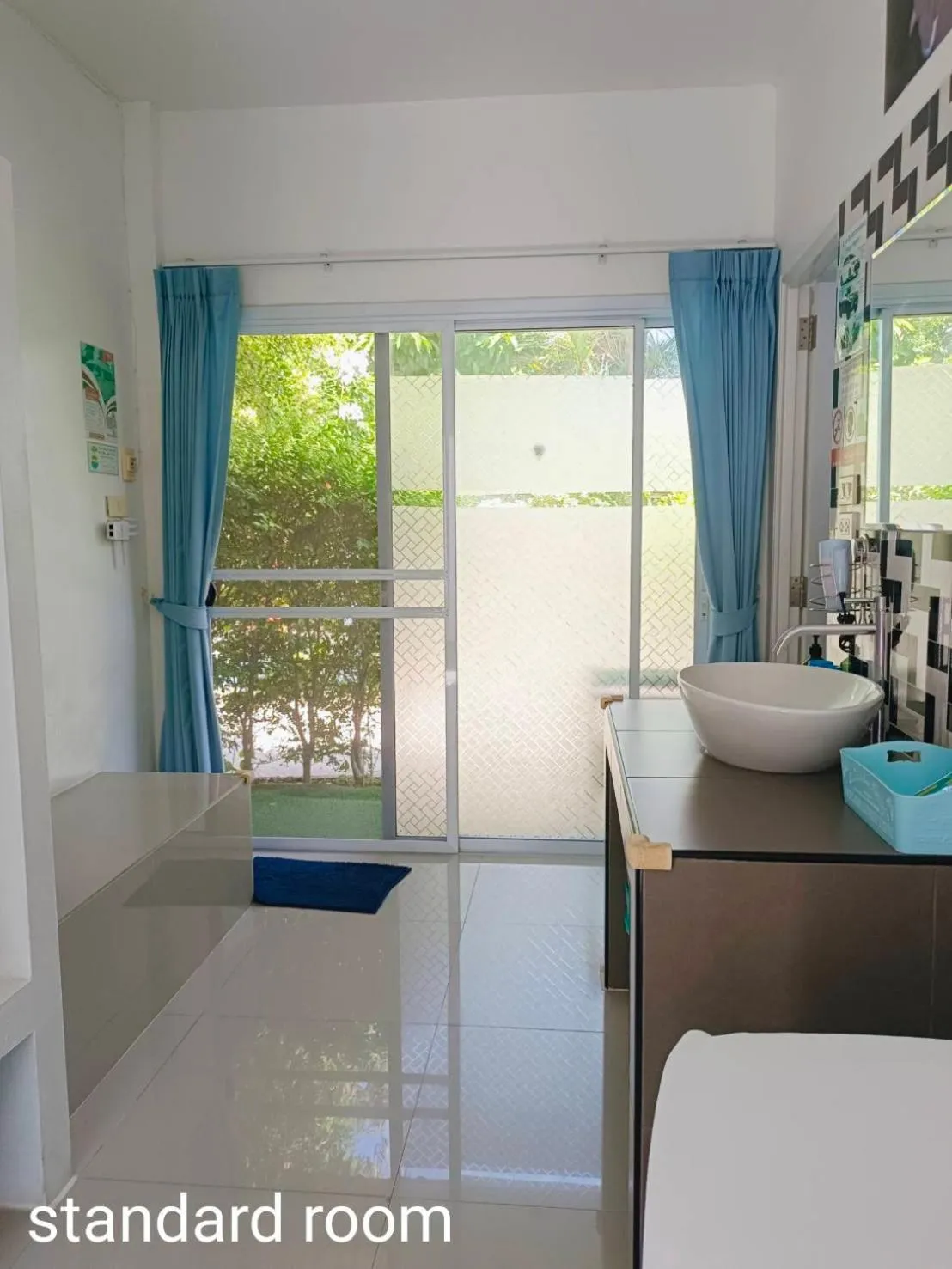 Photo of the whole room, Bed in Phannarai House