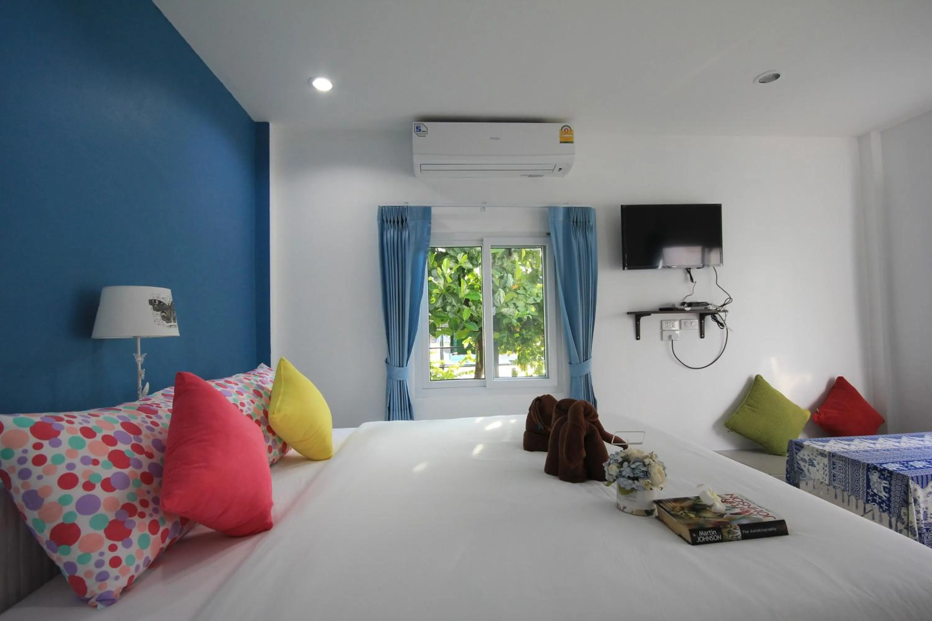 Photo of the whole room, Bed in Phannarai House