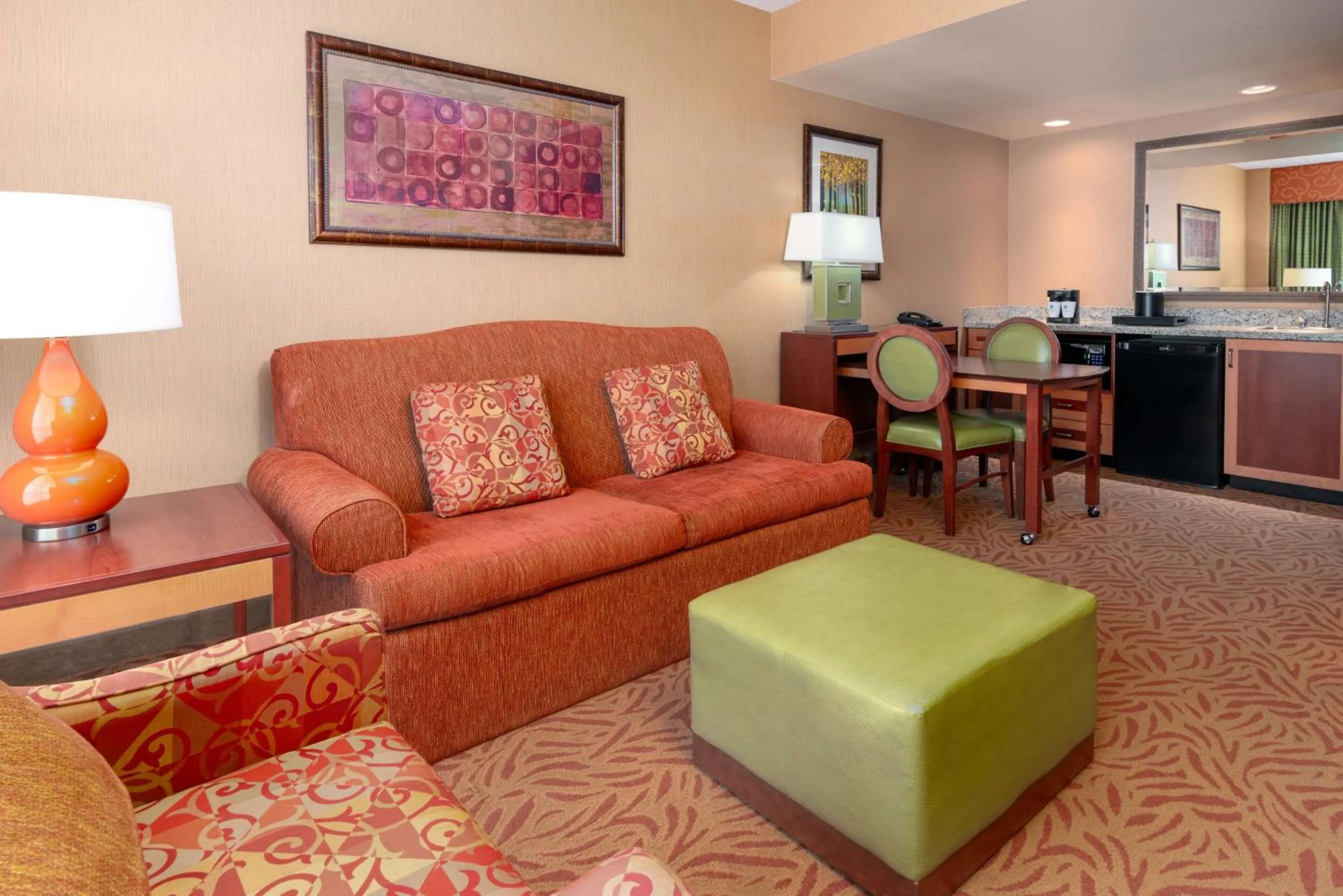 Living room in Embassy Suites Omaha- La Vista/ Hotel & Conference Center