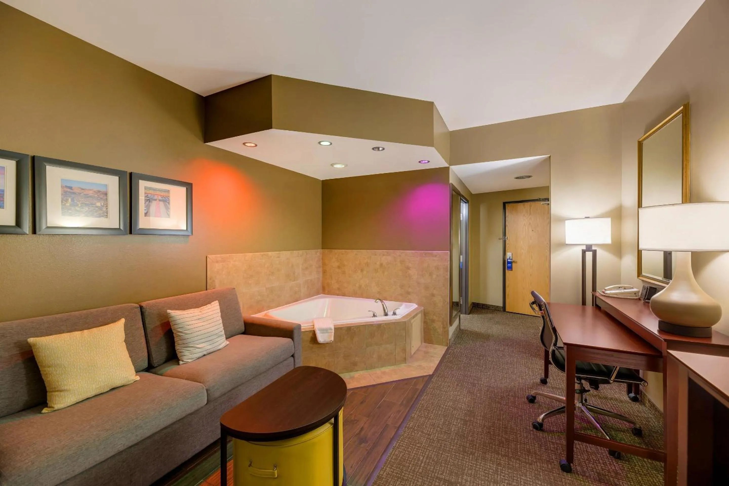 Bedroom in Comfort Suites El Paso West