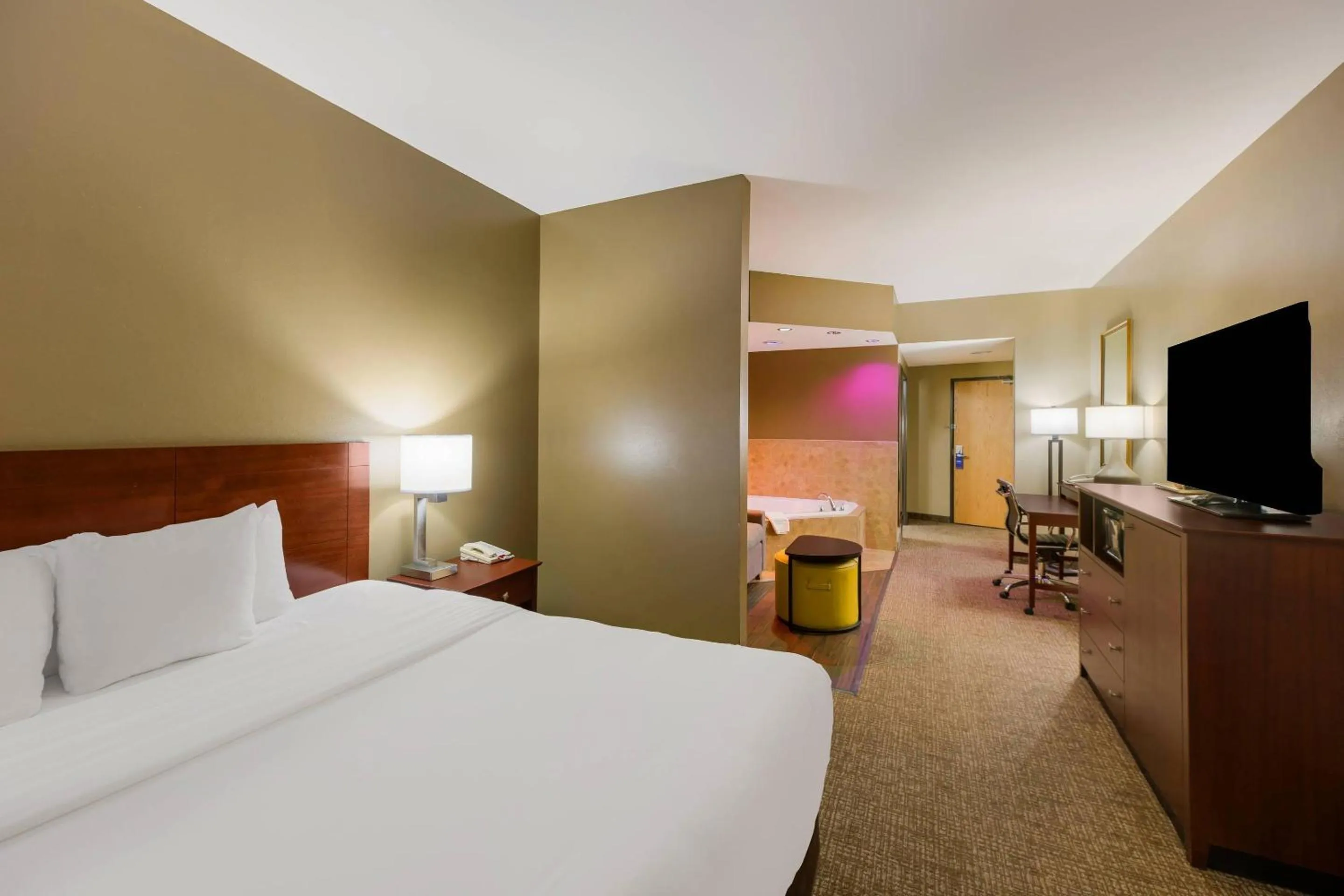 Bedroom, Bed in Comfort Suites El Paso West
