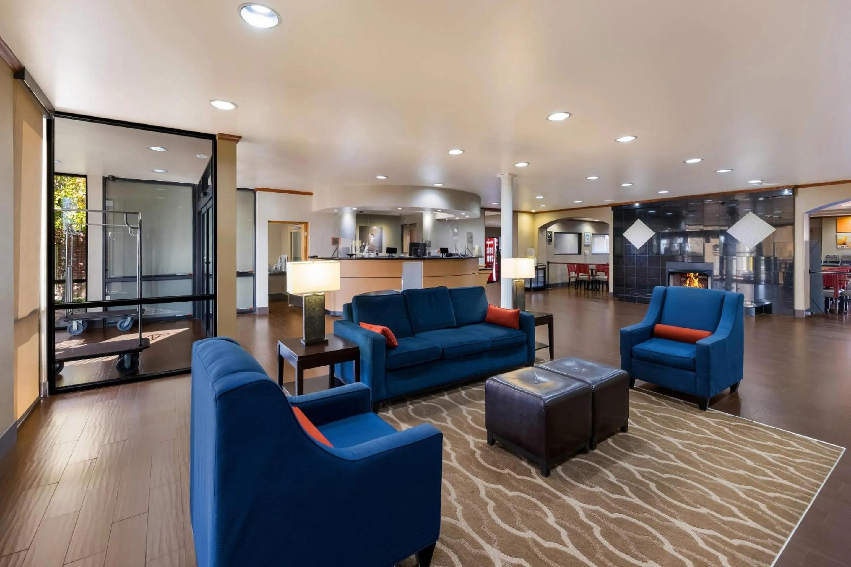Lobby or reception in Comfort Suites El Paso West