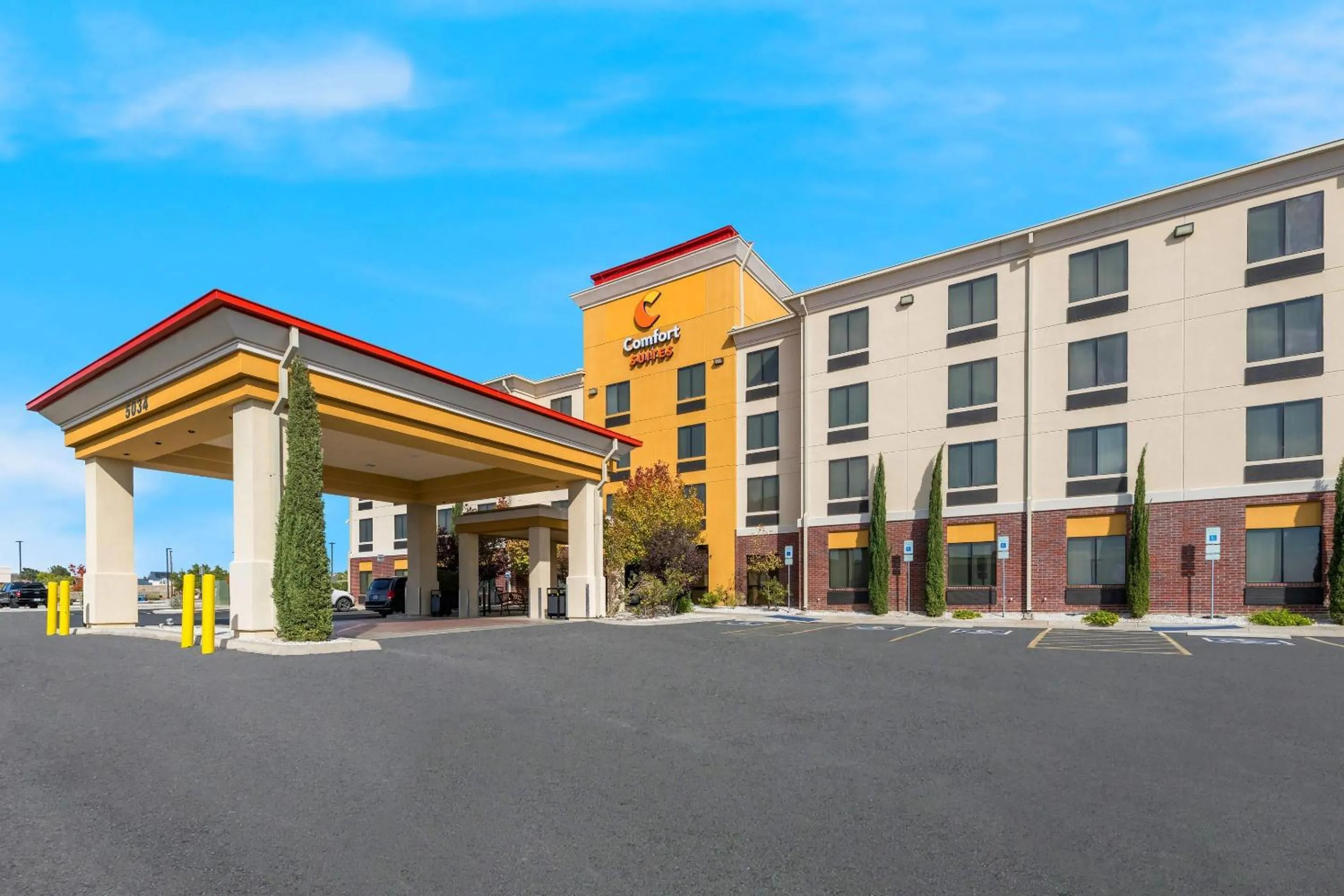 Property building in Comfort Suites El Paso West