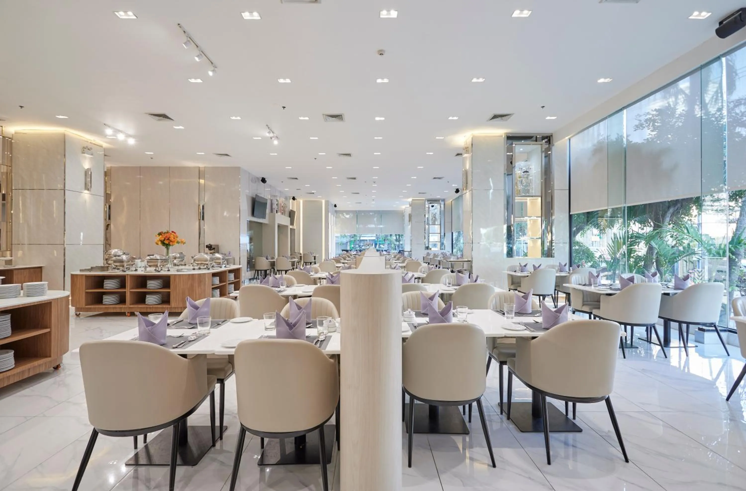 Restaurant/places to eat in The Four Wings Hotel Bangkok