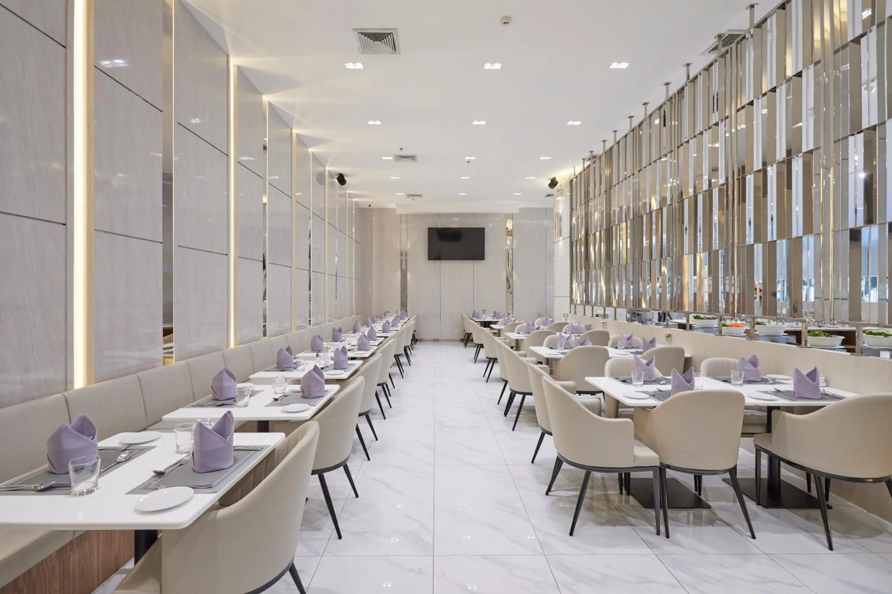 Restaurant/places to eat in The Four Wings Hotel Bangkok