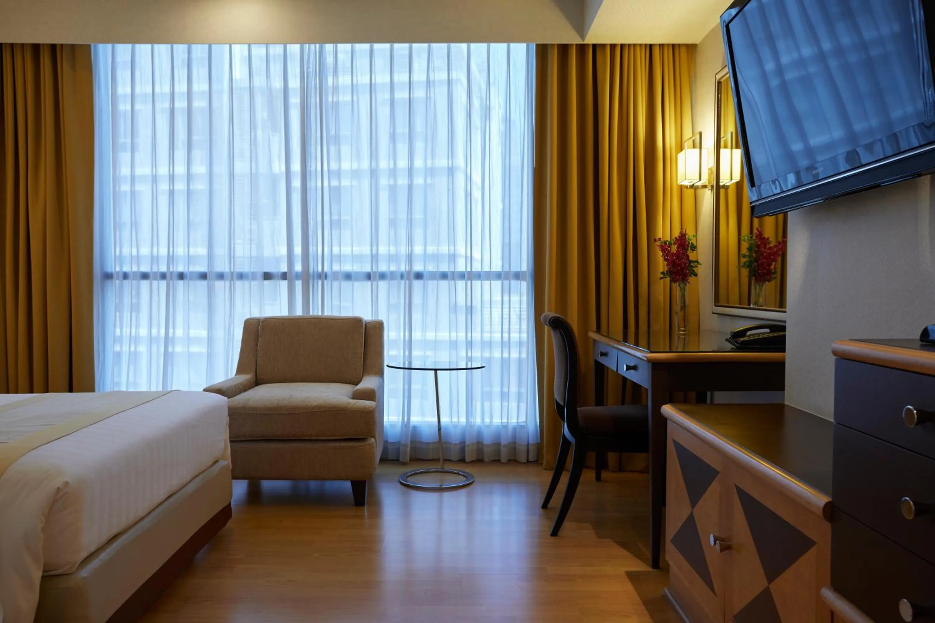 TV and multimedia, Bed in The Four Wings Hotel Bangkok