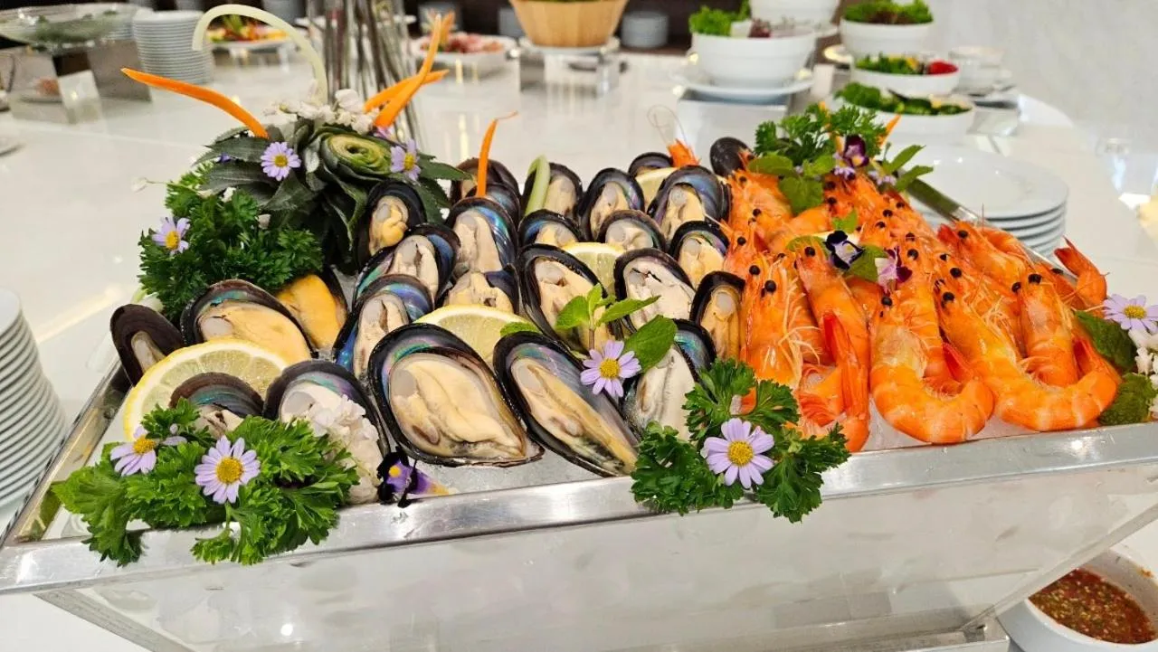 Restaurant/places to eat in The Four Wings Hotel Bangkok