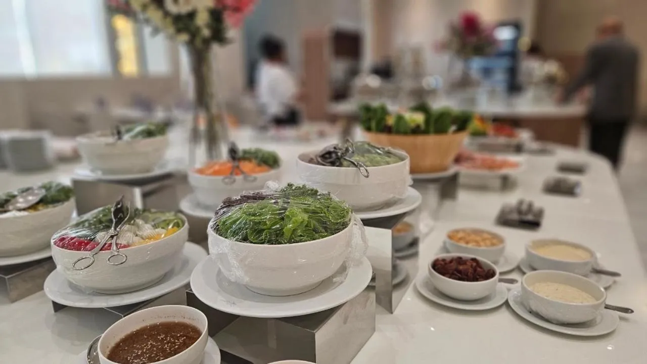 Restaurant/places to eat in The Four Wings Hotel Bangkok