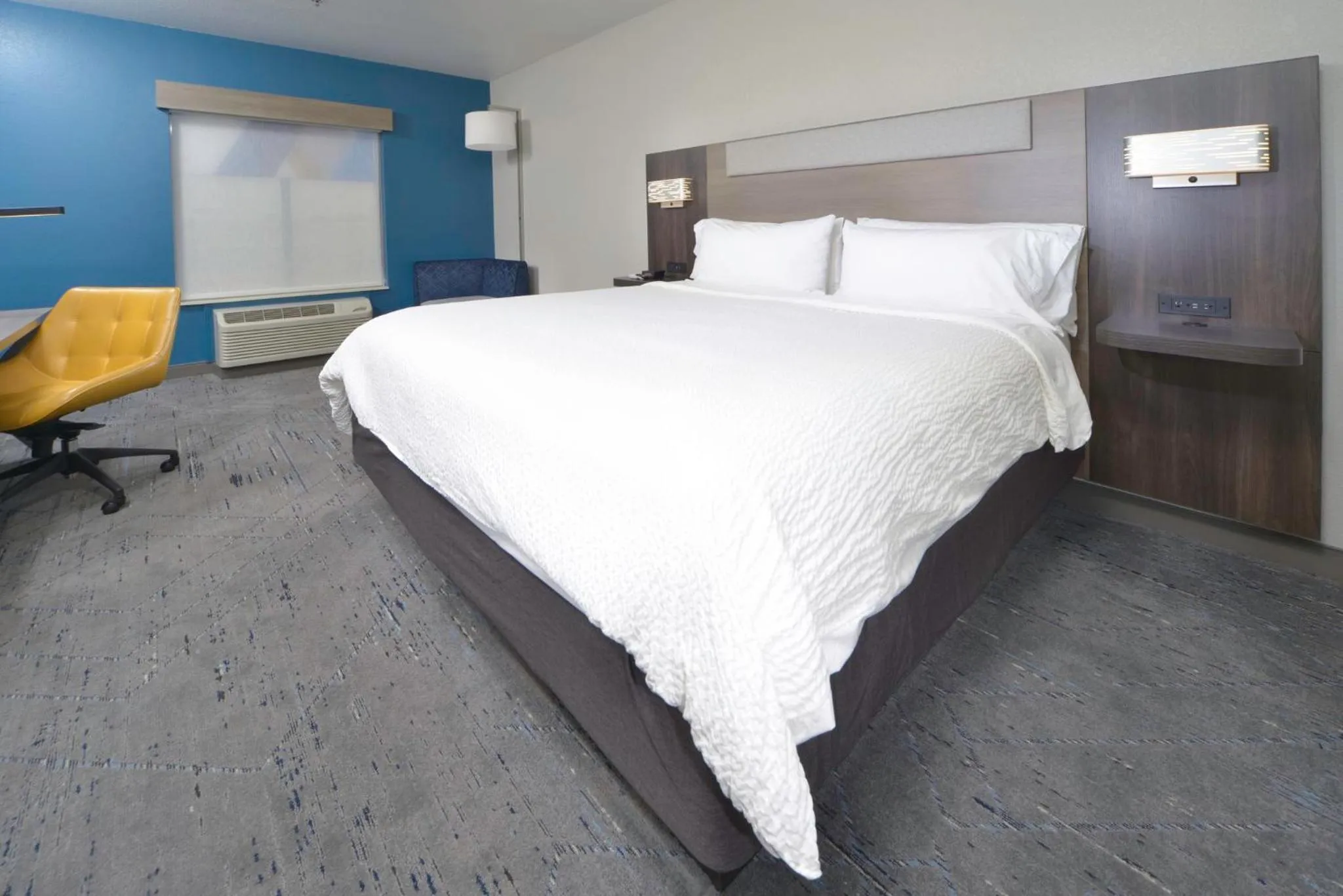 Photo of the whole room, Bed in Holiday Inn Express Conway by IHG