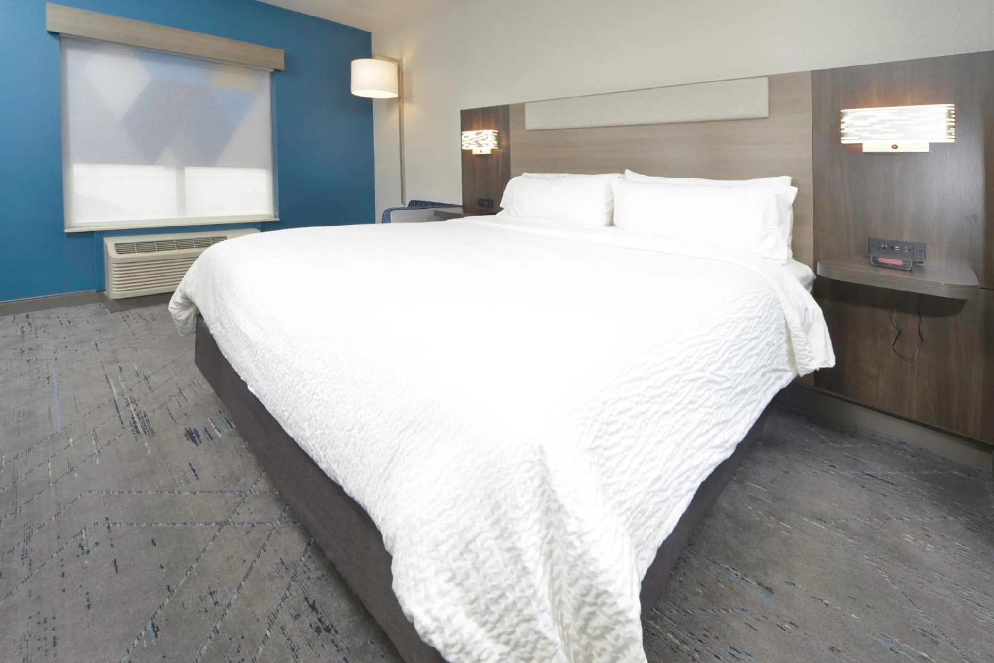 Photo of the whole room, Bed in Holiday Inn Express Conway by IHG