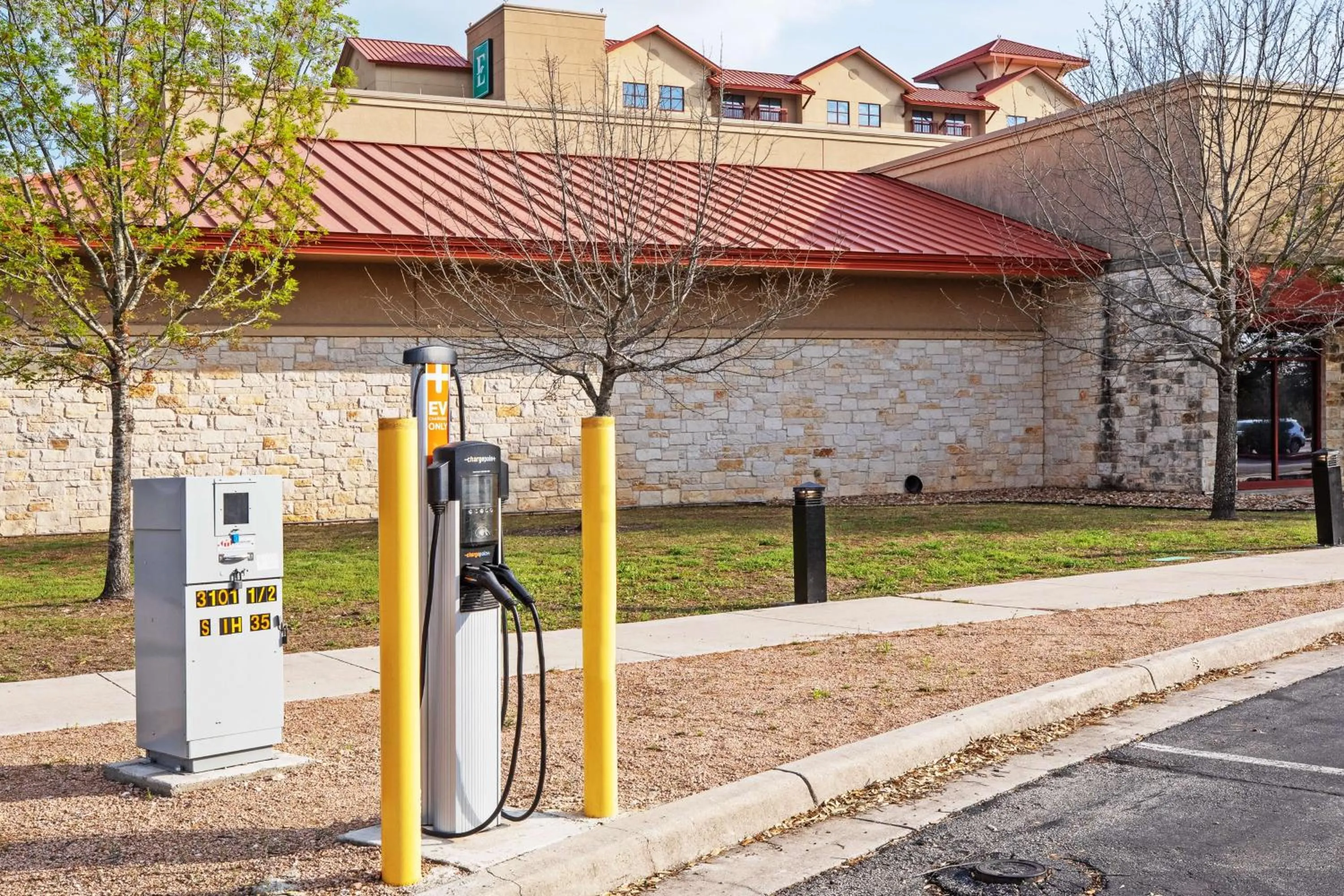Property building in Embassy Suites San Marcos Hotel Conference Center