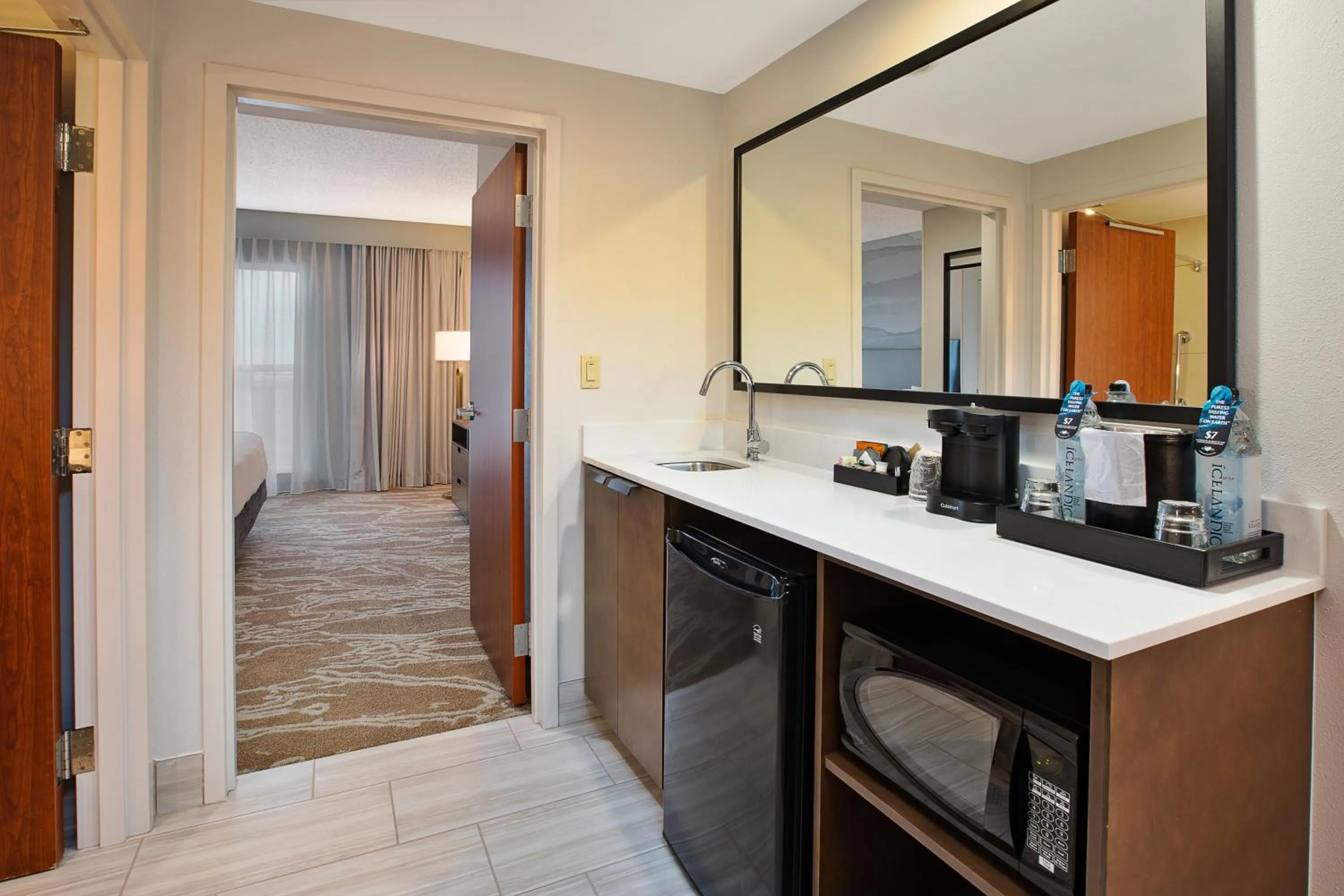 kitchen in Embassy Suites San Marcos Hotel Conference Center