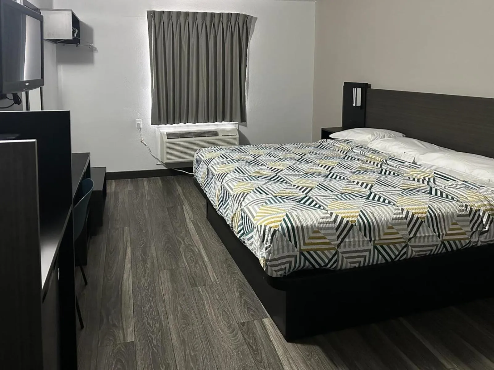 Bedroom, Bed in Motel 6-Omaha, NE