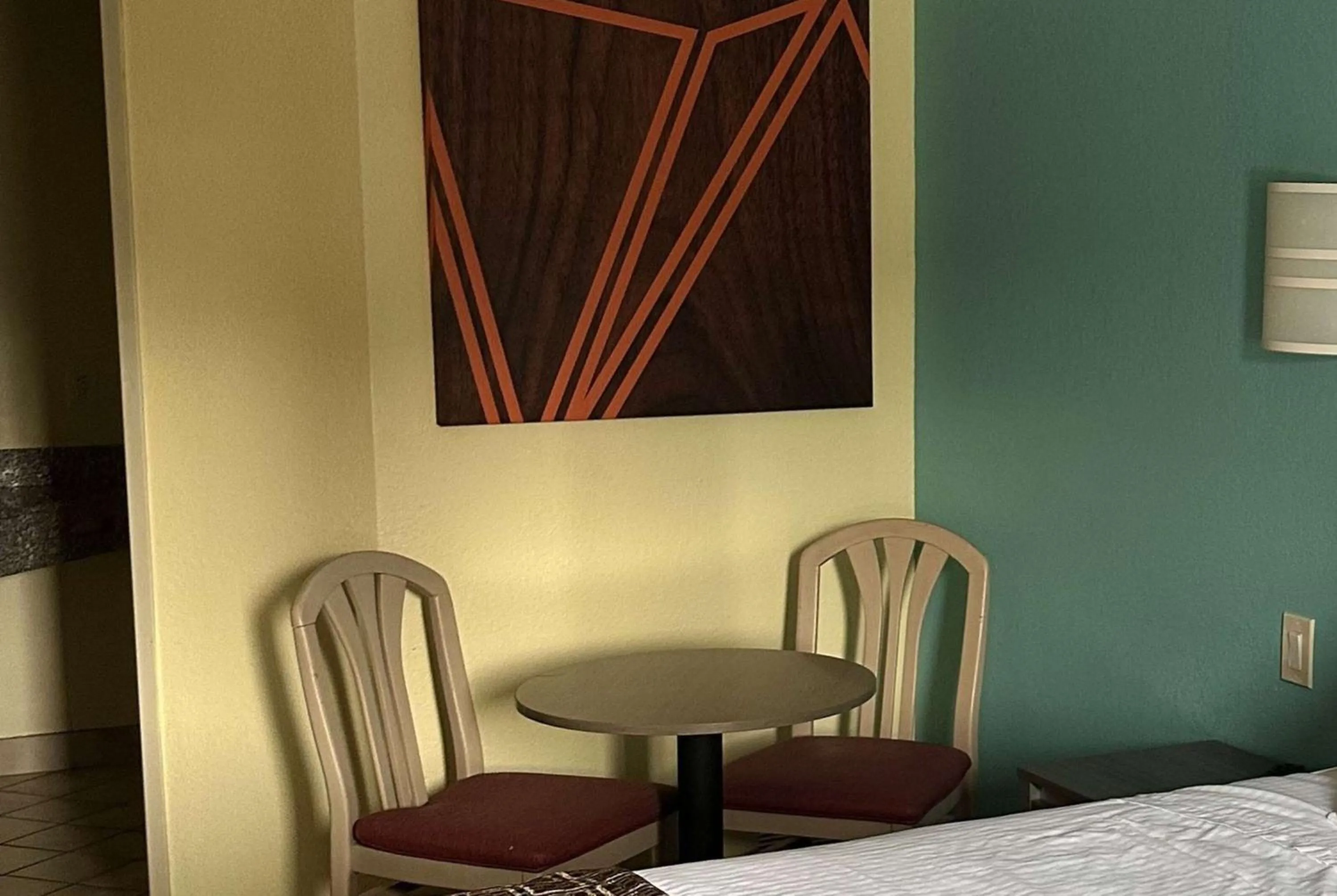 Photo of the whole room, Bed in Howard Johnson by Wyndham Clarksville Tennessee