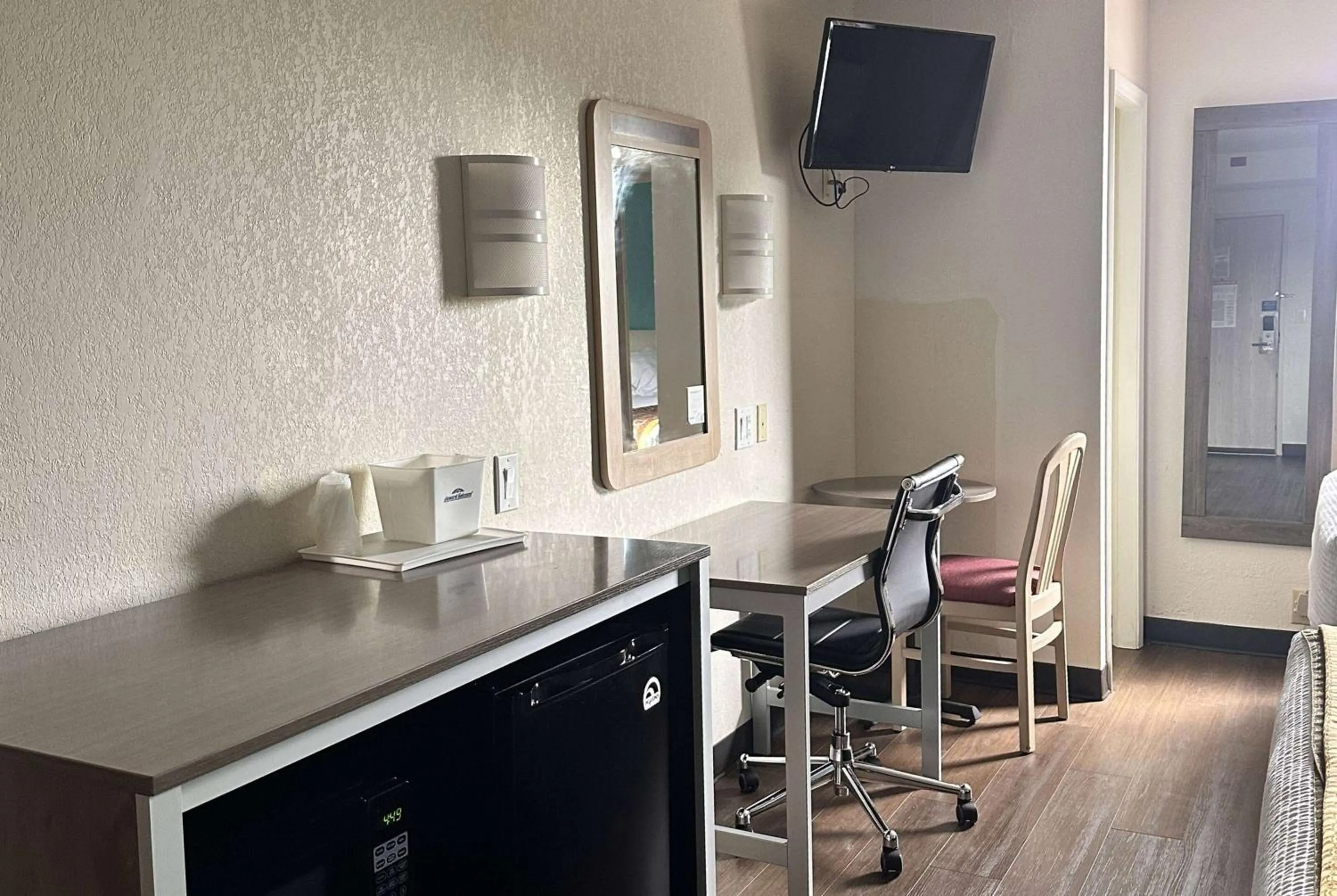 Photo of the whole room in Howard Johnson by Wyndham Clarksville Tennessee