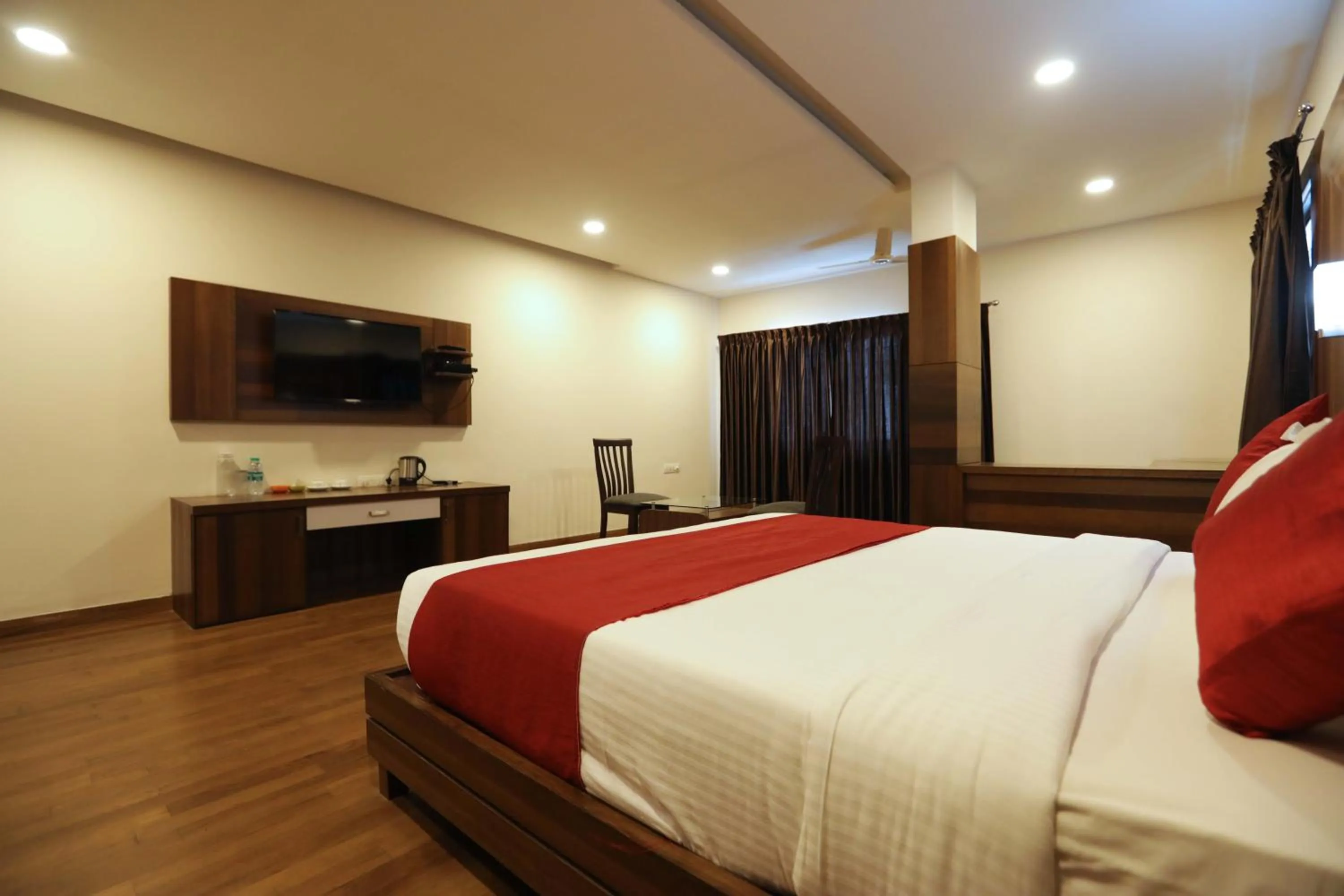 TV and multimedia, Bed in Traders Hotel - Kankanady, Mangalore