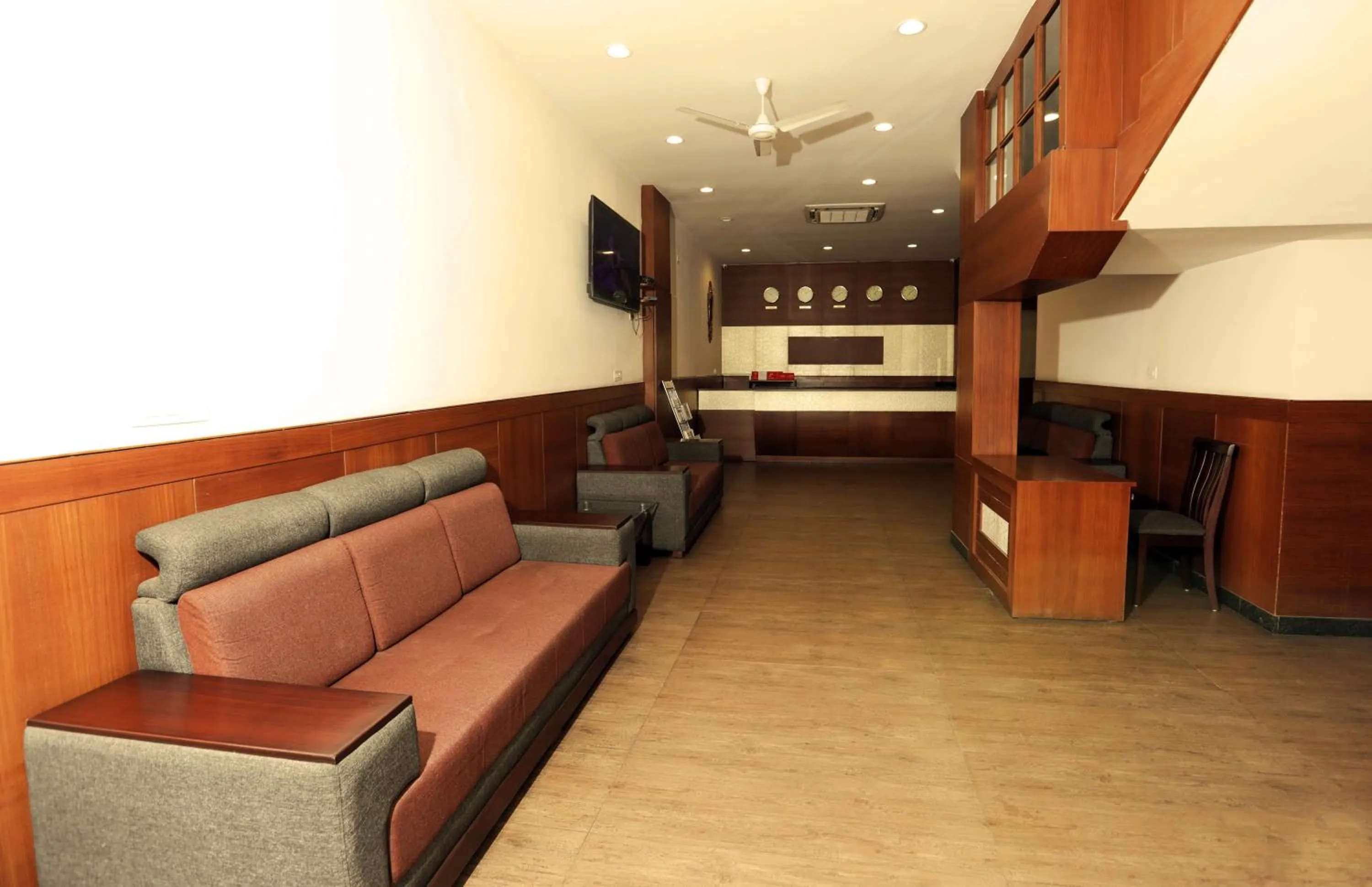 Lobby or reception, Bed in Traders Hotel - Kankanady, Mangalore