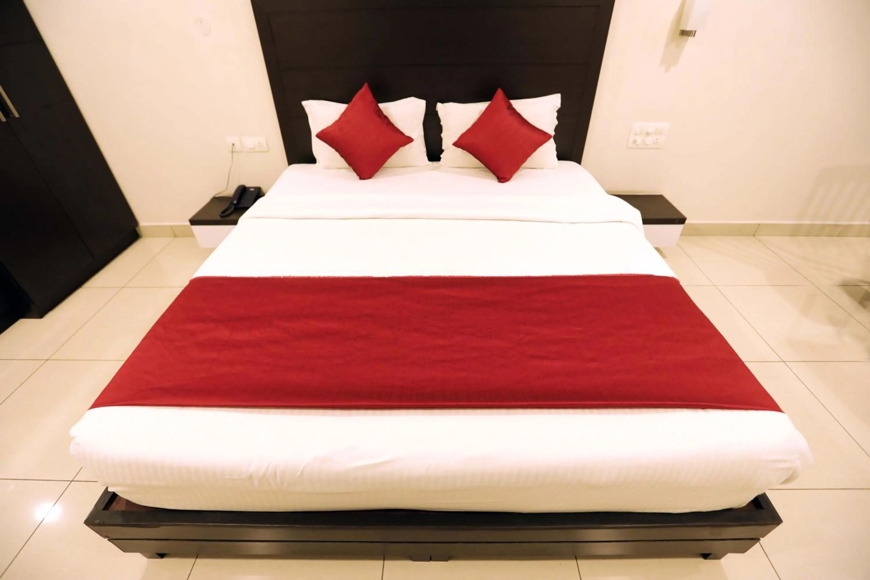 Bed in Traders Hotel - Kankanady, Mangalore