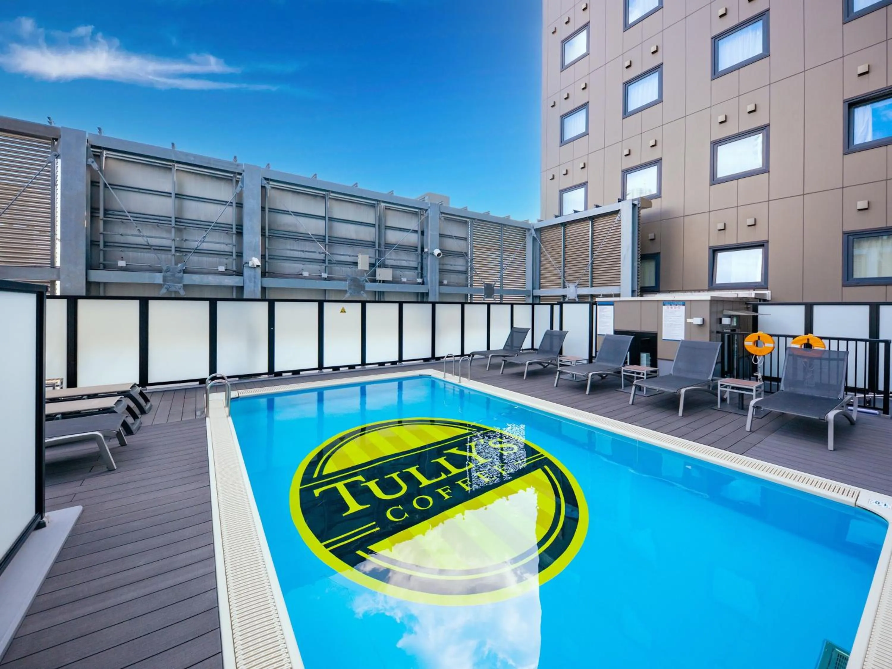 Swimming pool in APA Hotel & Resort Nishishinjuku Gochome Ekimae Tower - Formerly APA Hotel & Resort Nishishinjuku Gochome Eki Tower