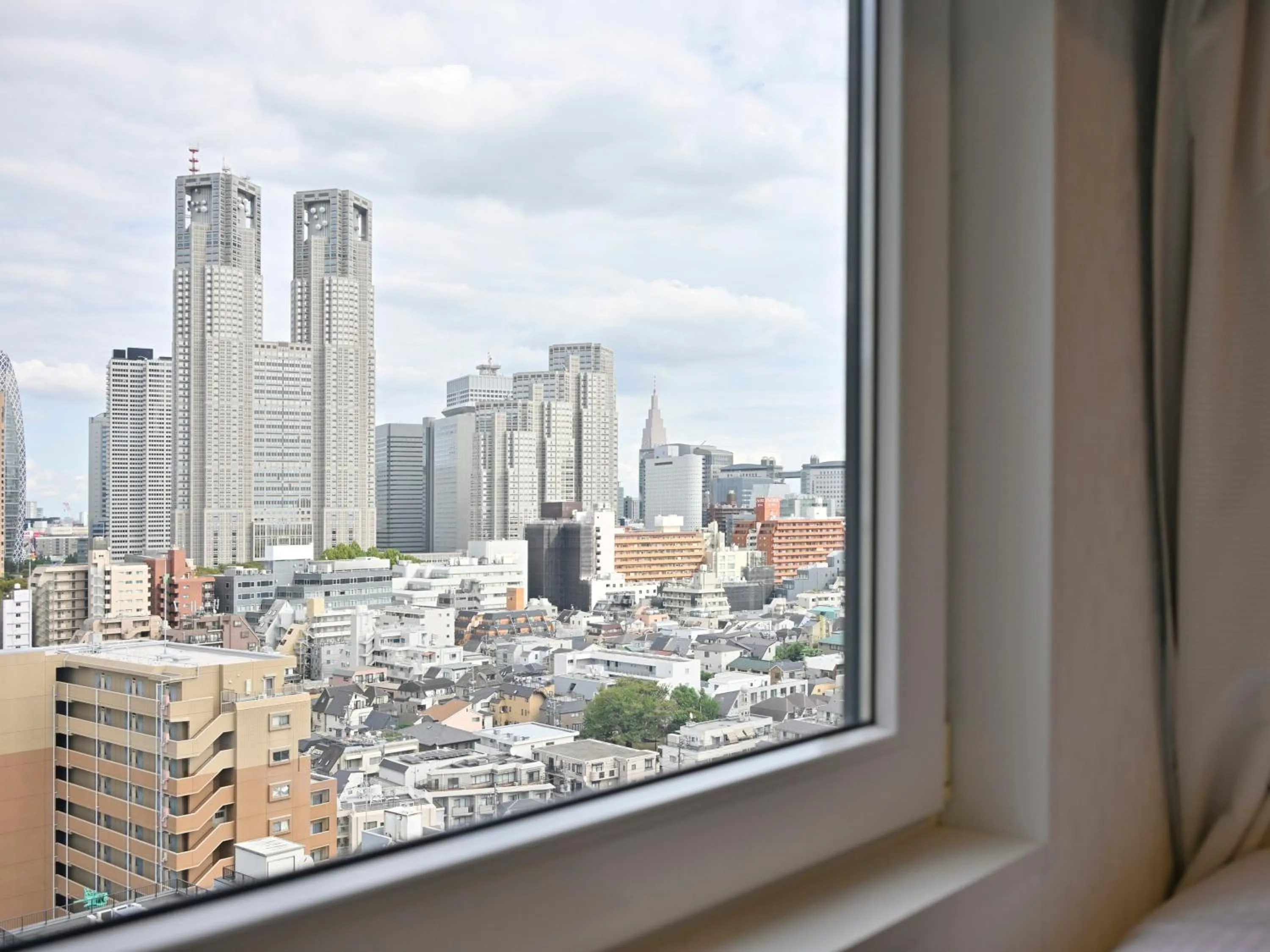 Photo of the whole room in APA Hotel & Resort Nishishinjuku Gochome Ekimae Tower - Formerly APA Hotel & Resort Nishishinjuku Gochome Eki Tower