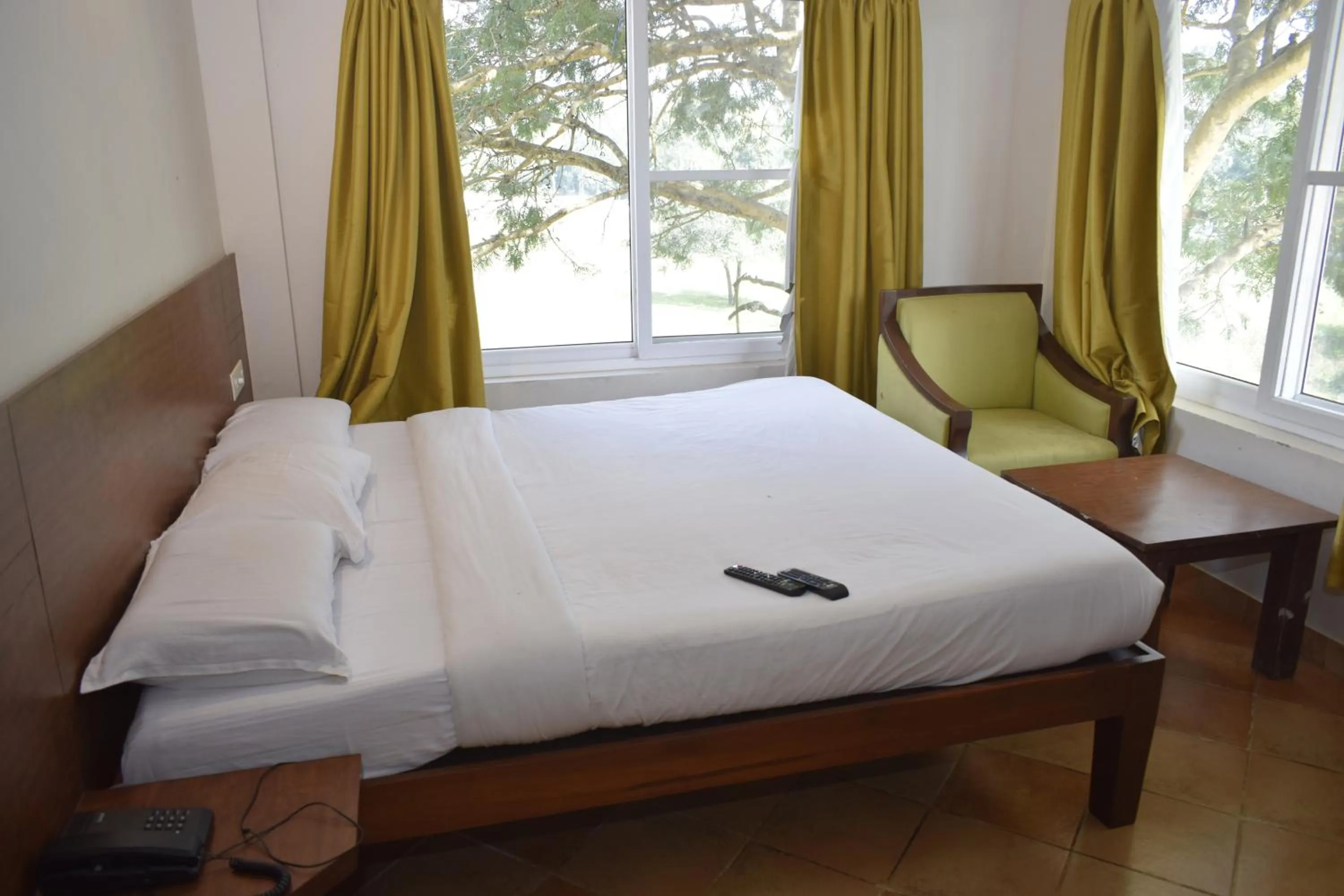 Photo of the whole room, Bed in River Valley Resort