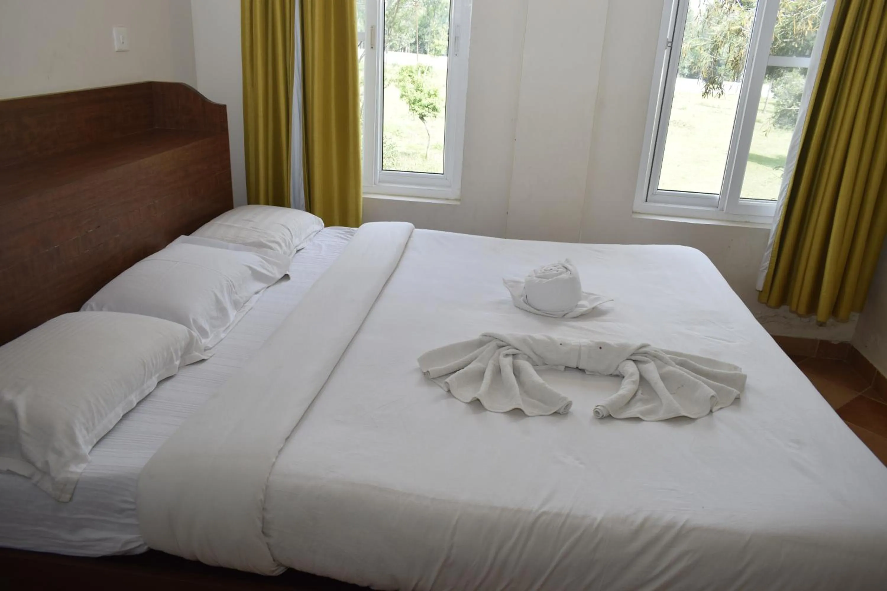 Photo of the whole room, Bed in River Valley Resort