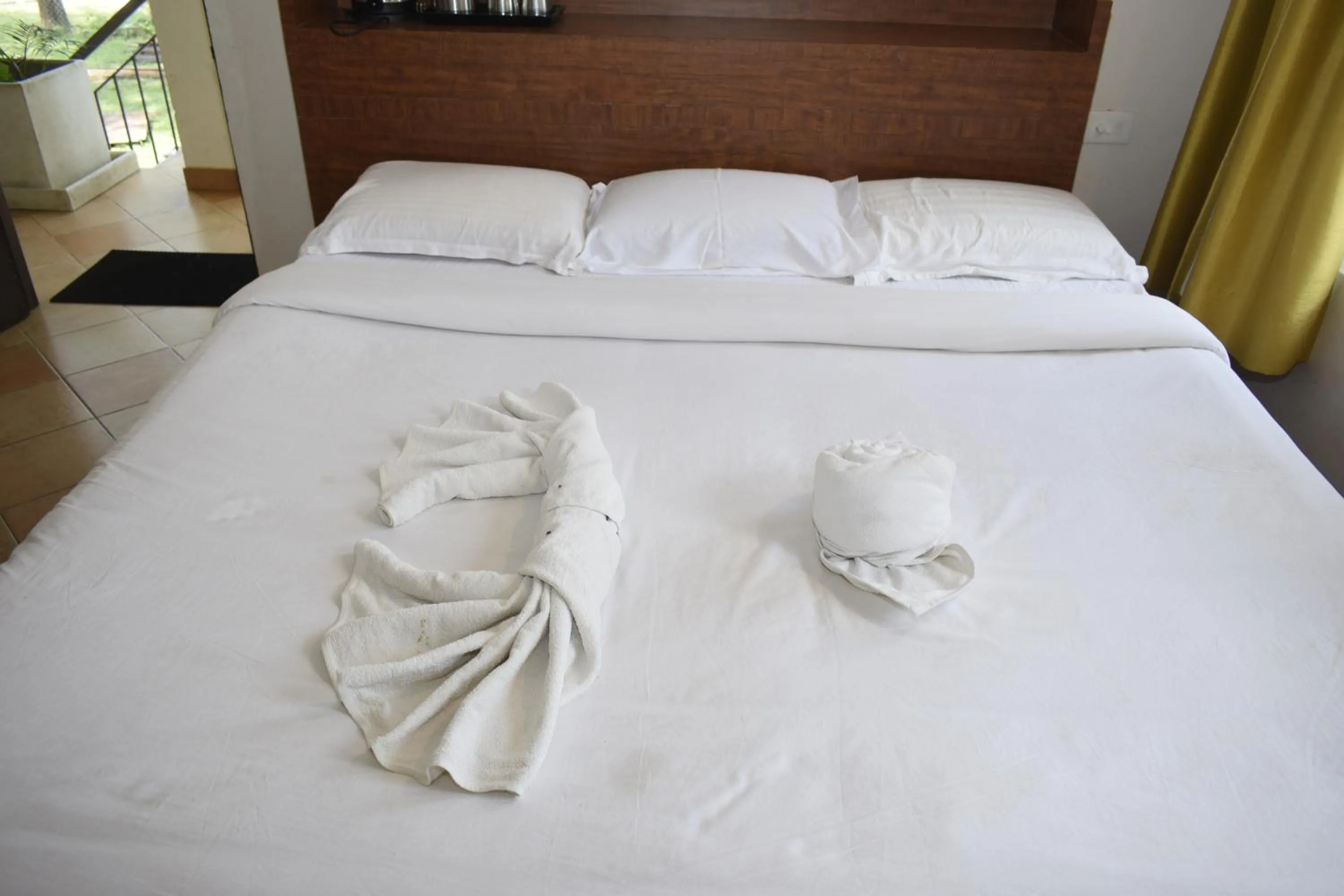 Bedroom, Bed in River Valley Resort