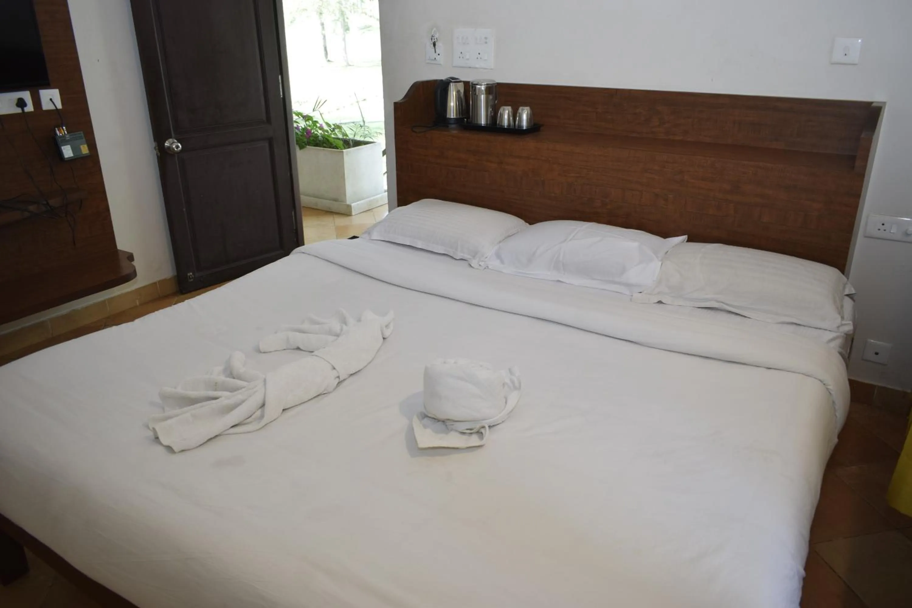 Photo of the whole room, Bed in River Valley Resort