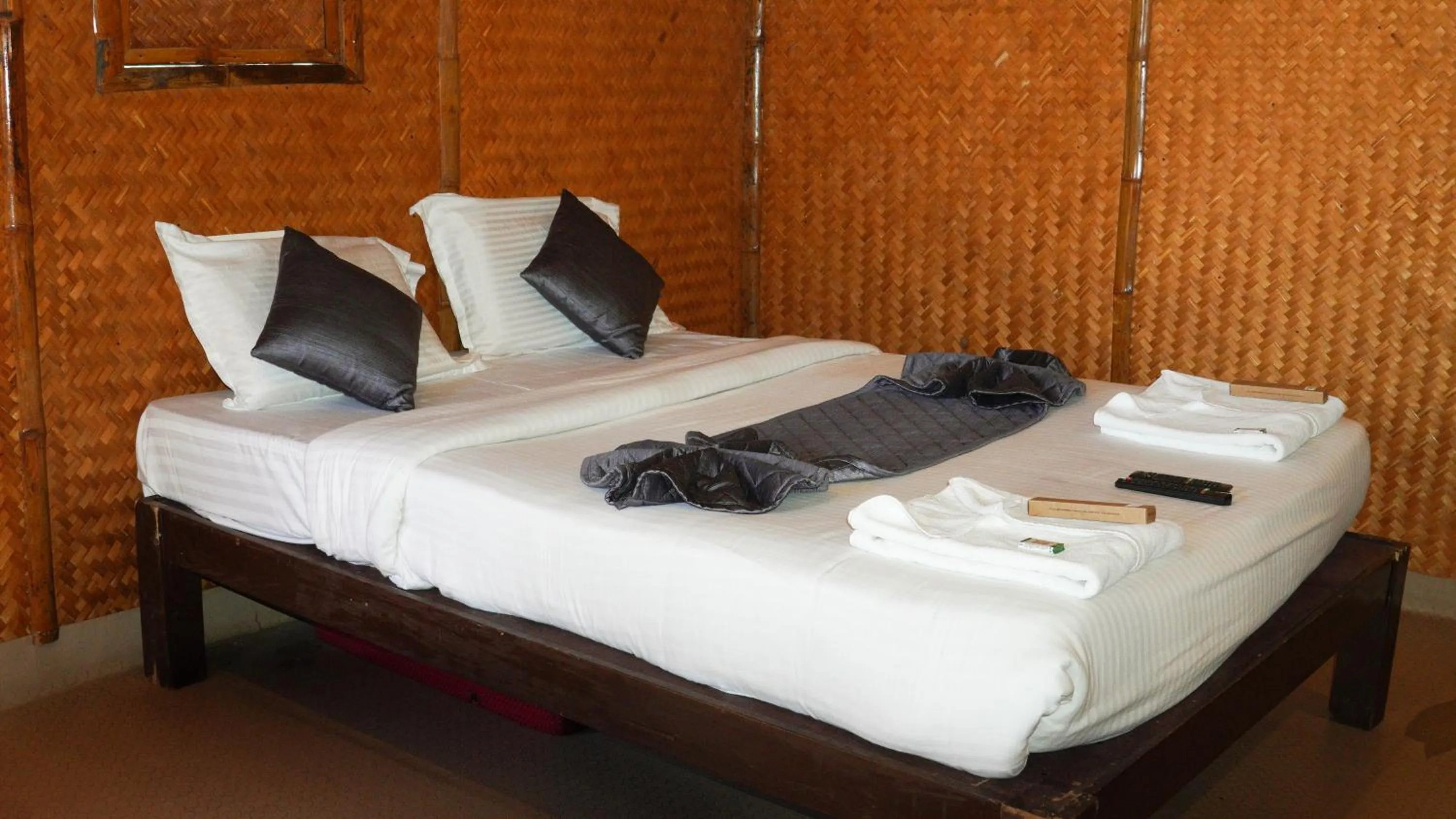 Bedroom, Bed in River Valley Resort