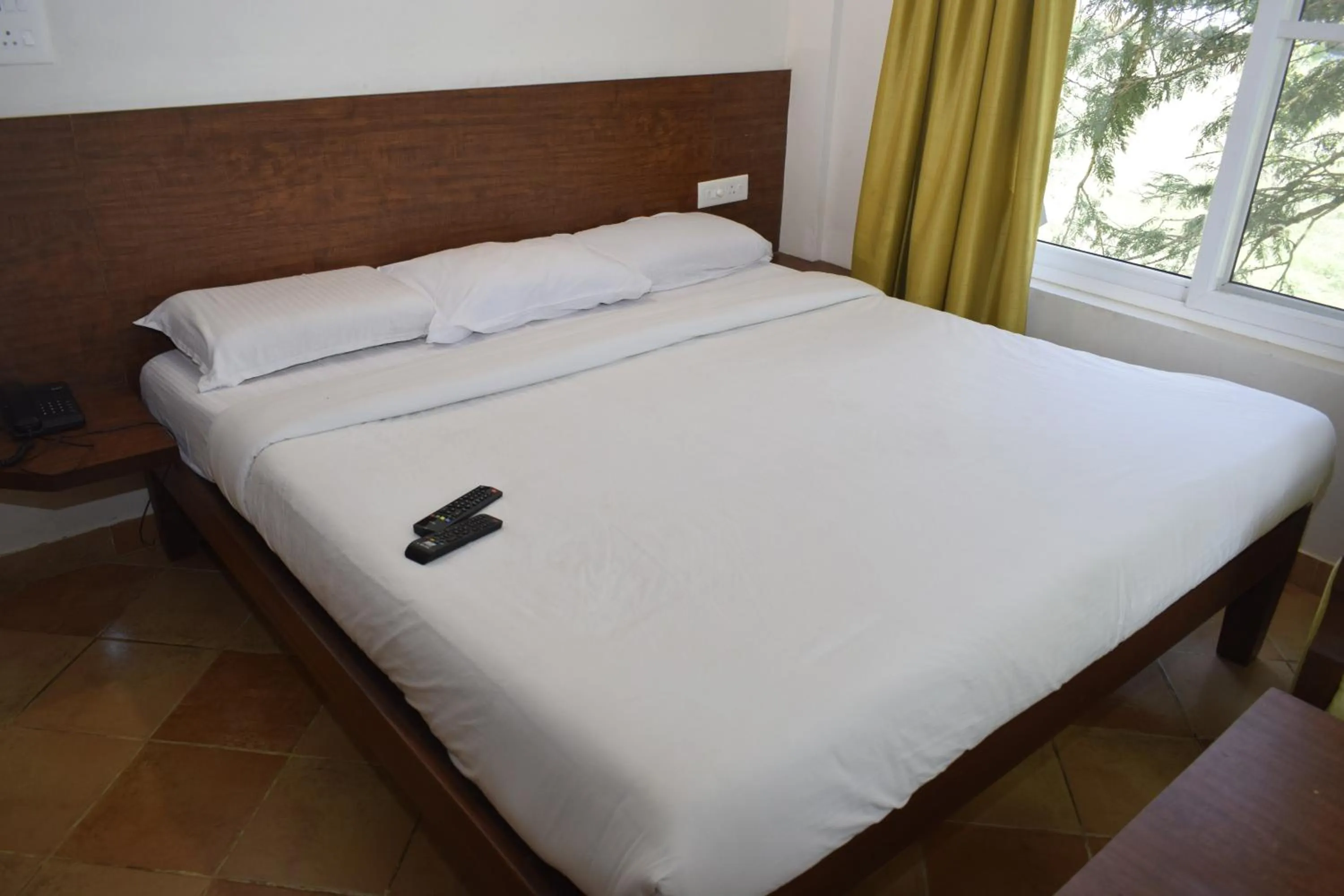 Photo of the whole room, Bed in River Valley Resort