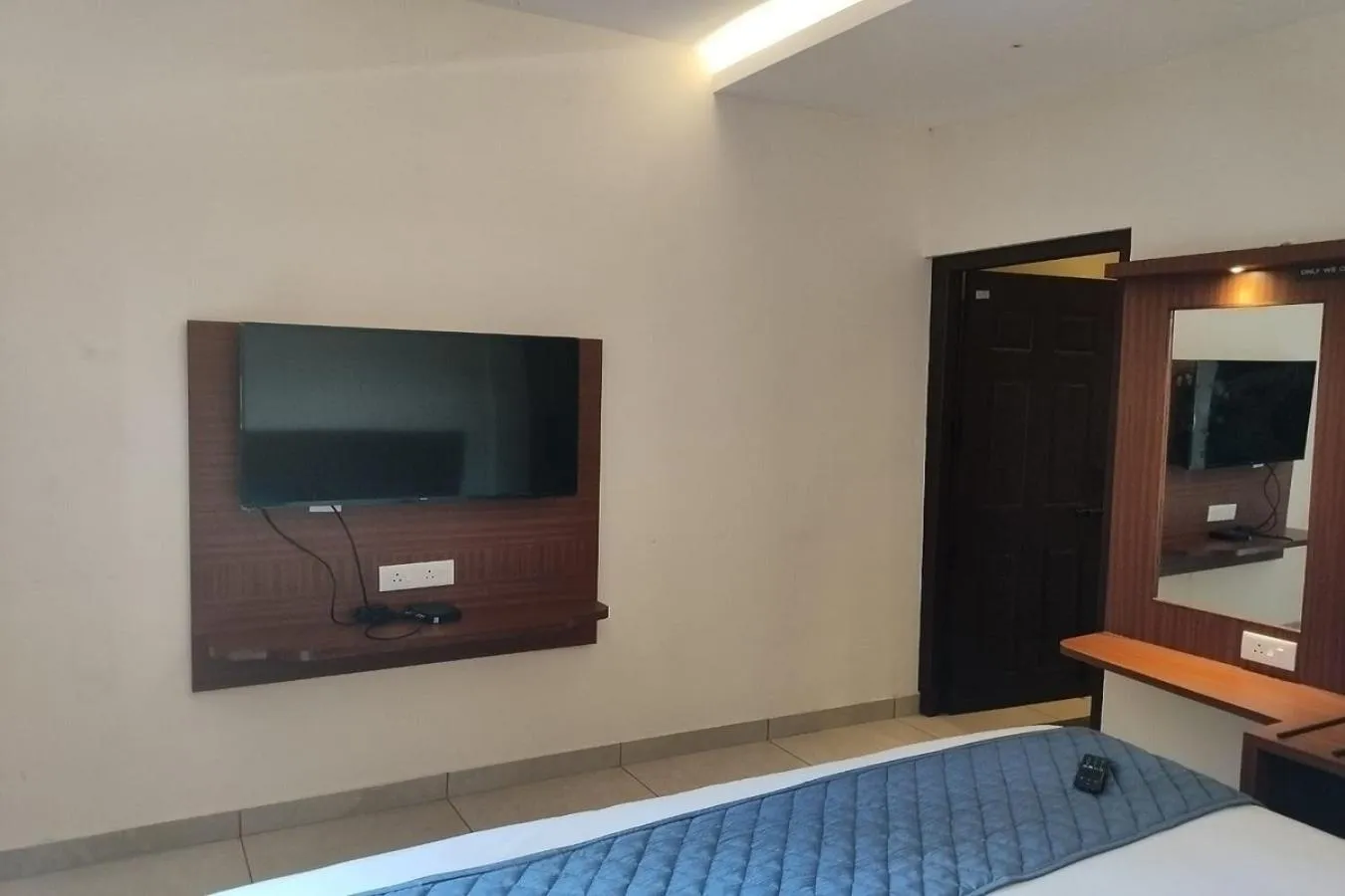 Bedroom, Bed in River Valley Resort